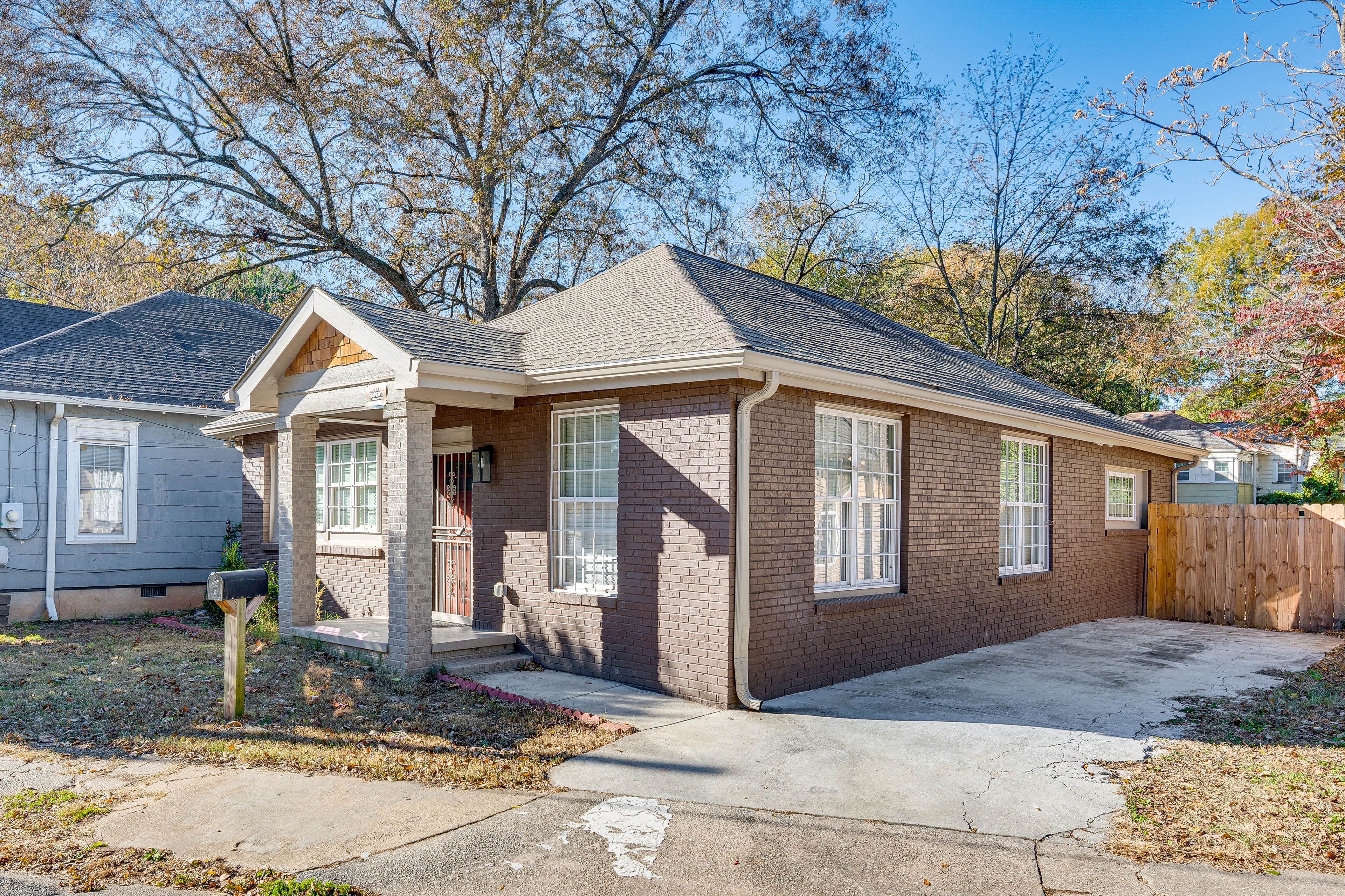 Parking | Driveway (3 Vehicles)