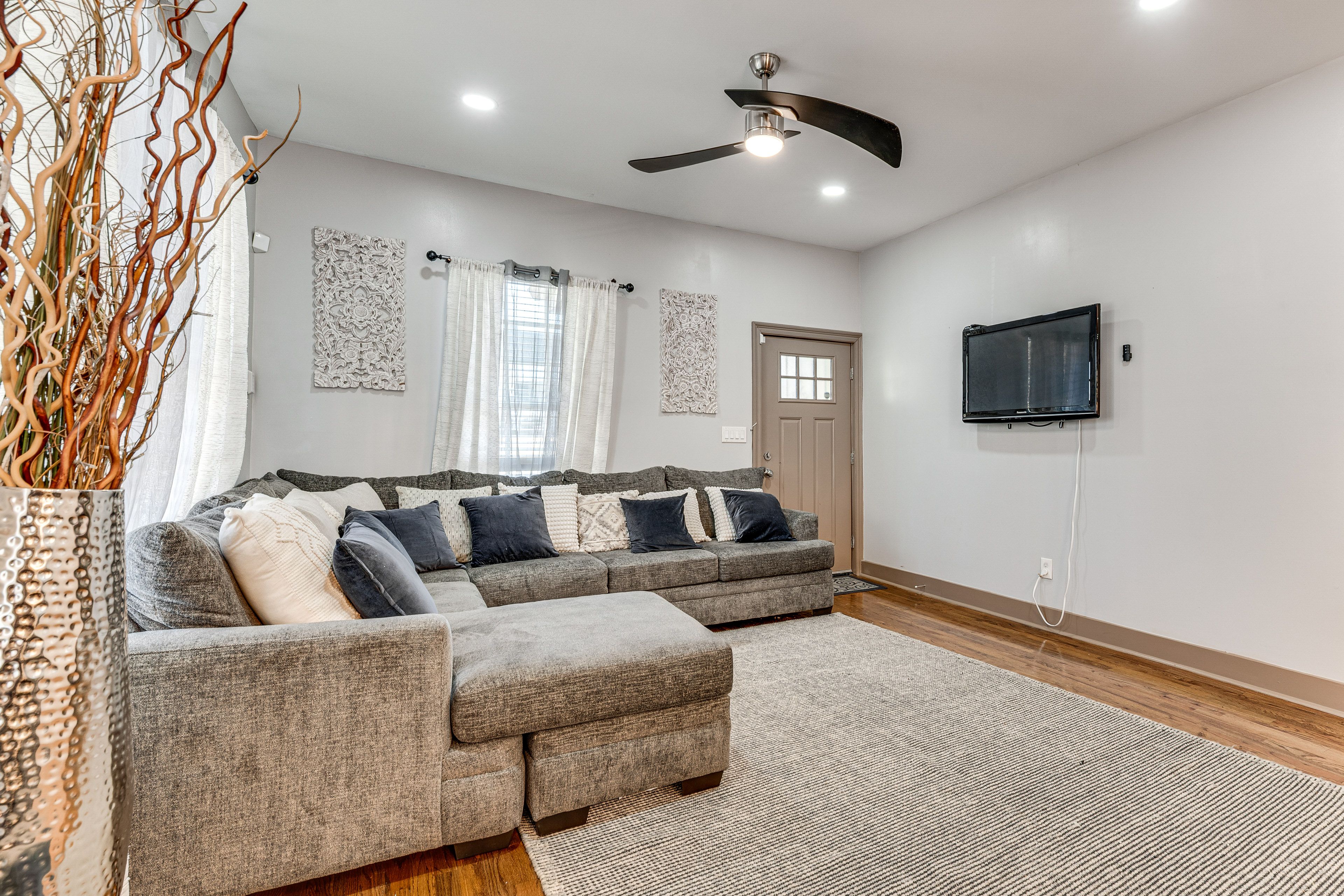 Living Room | Queen Sleeper Sofa