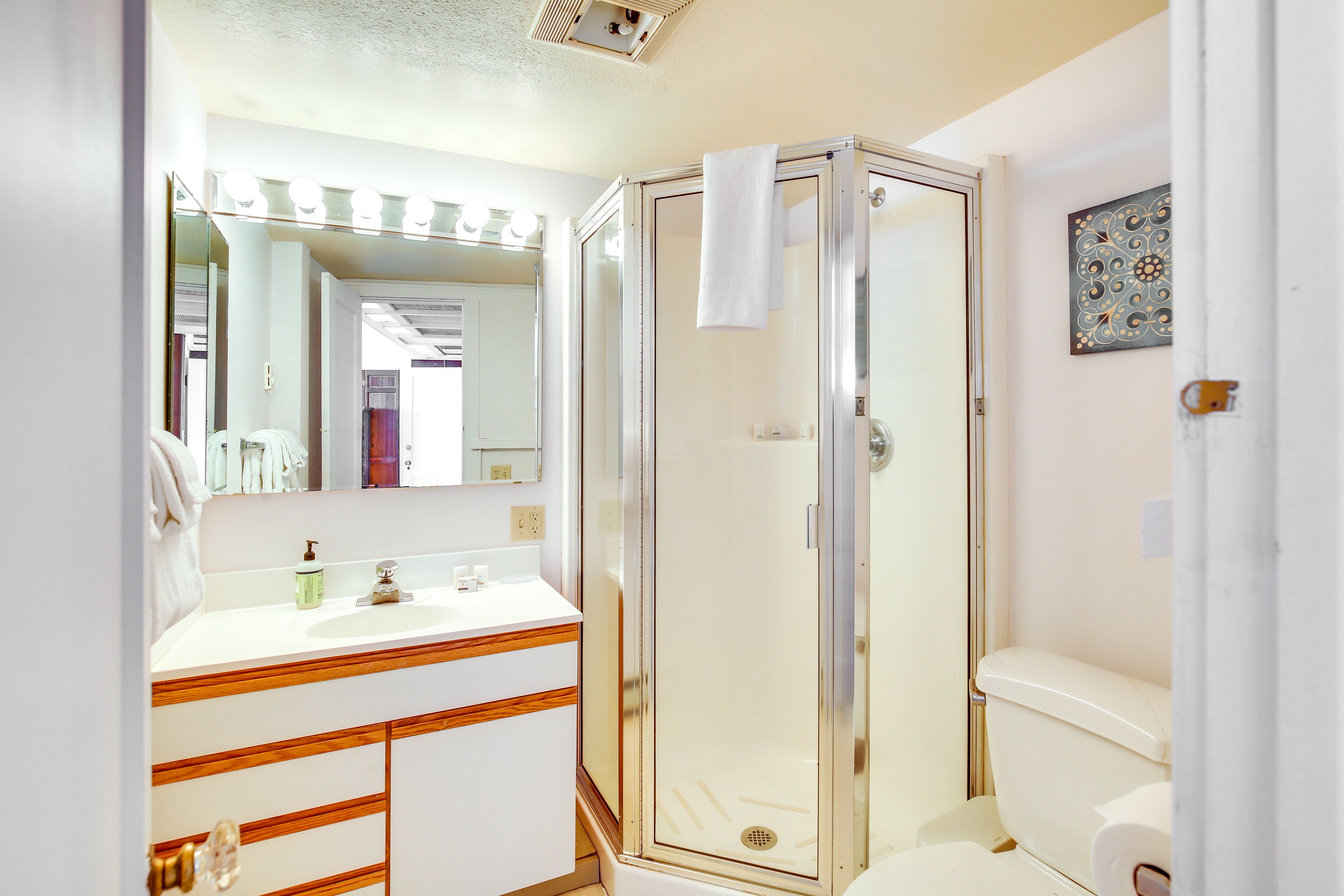 En-Suite Bathroom | Towels Provided | Complimentary Toiletries | 1st Floor