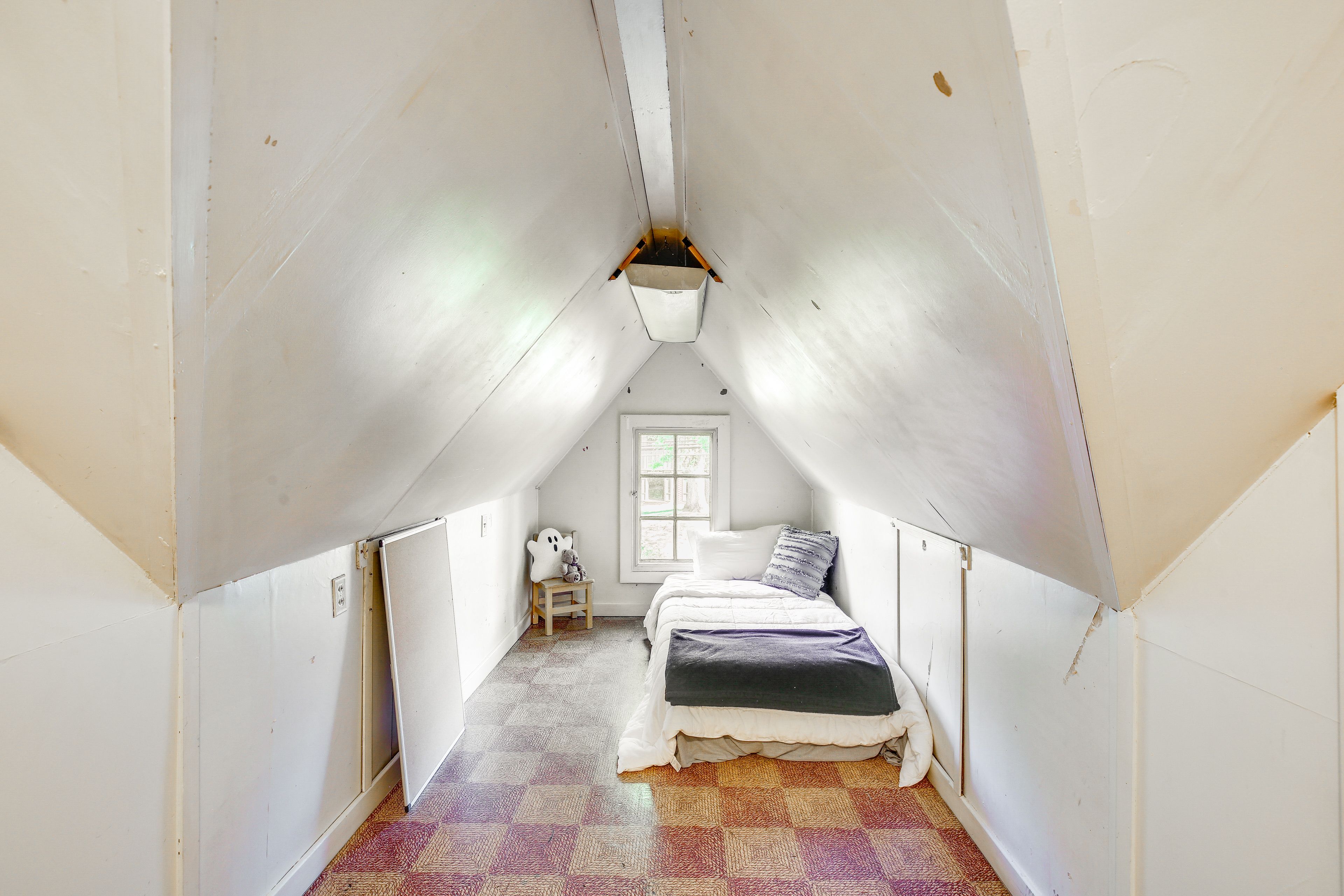 Sleeping Nook | Twin Floor Mattress | 2nd Floor