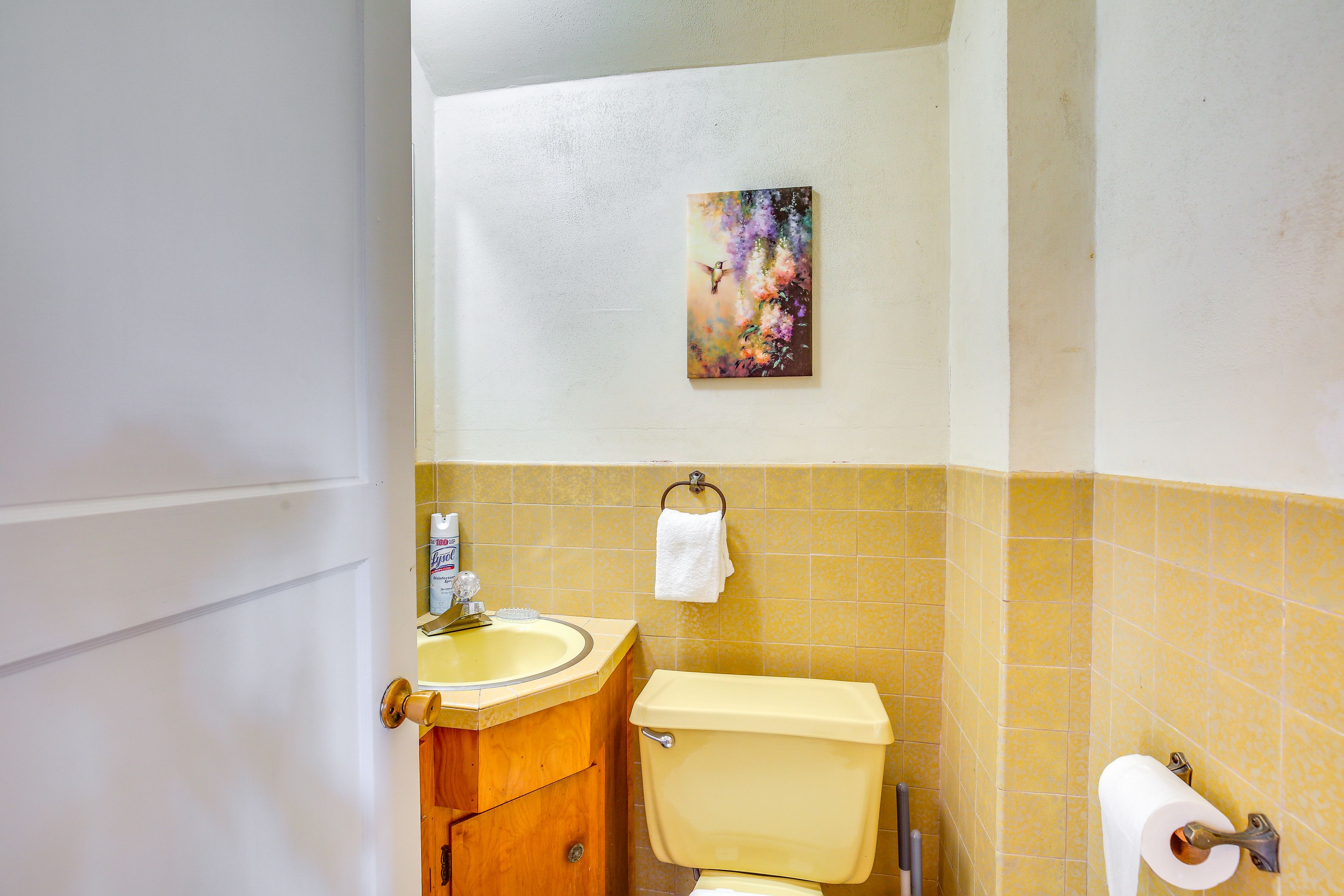 Half Bathroom | 1st Floor