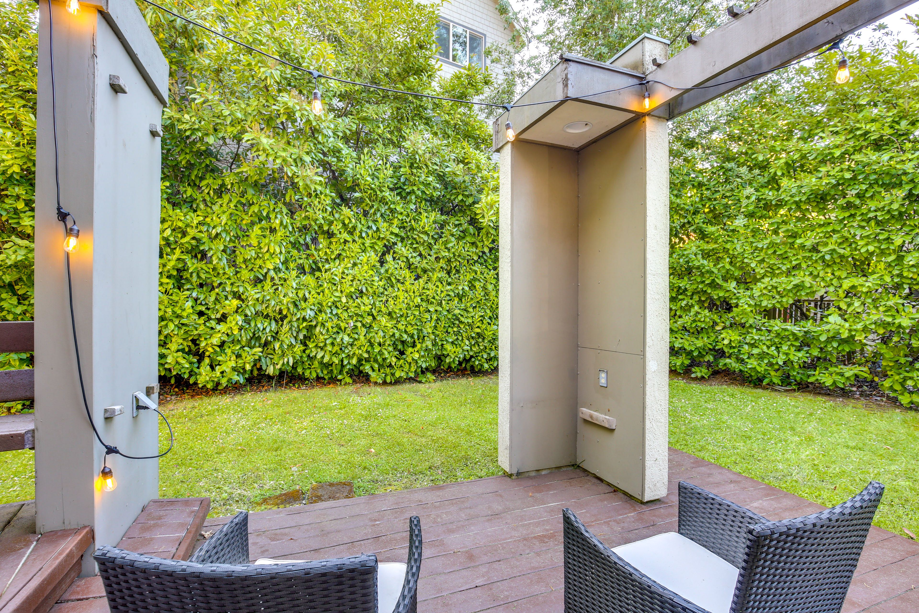 Back Patio | Private Yard | ~2 Mi to Autzen Stadium