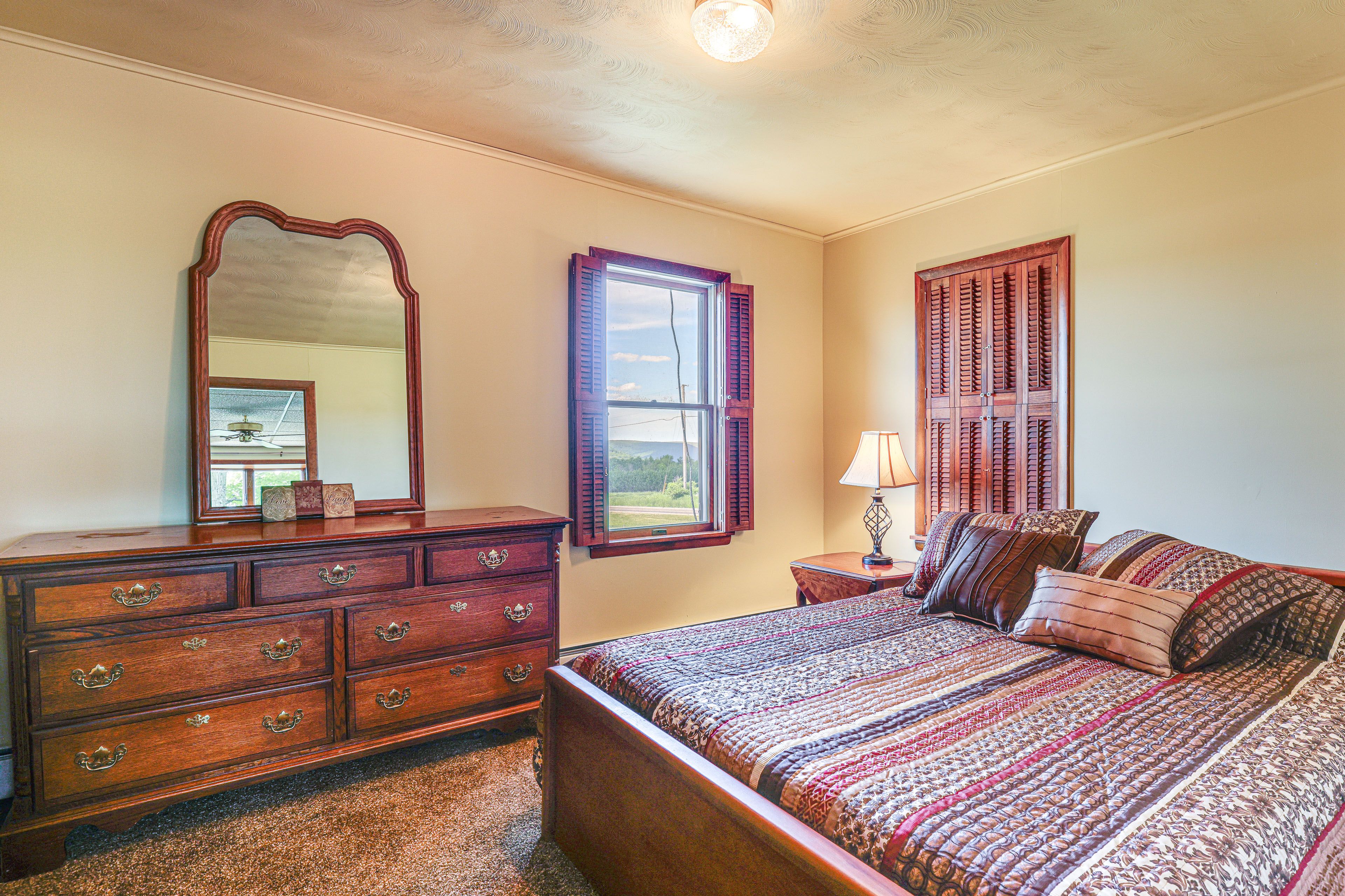 Bedroom 1 | 1st Floor | Queen Bed | Linens Provided