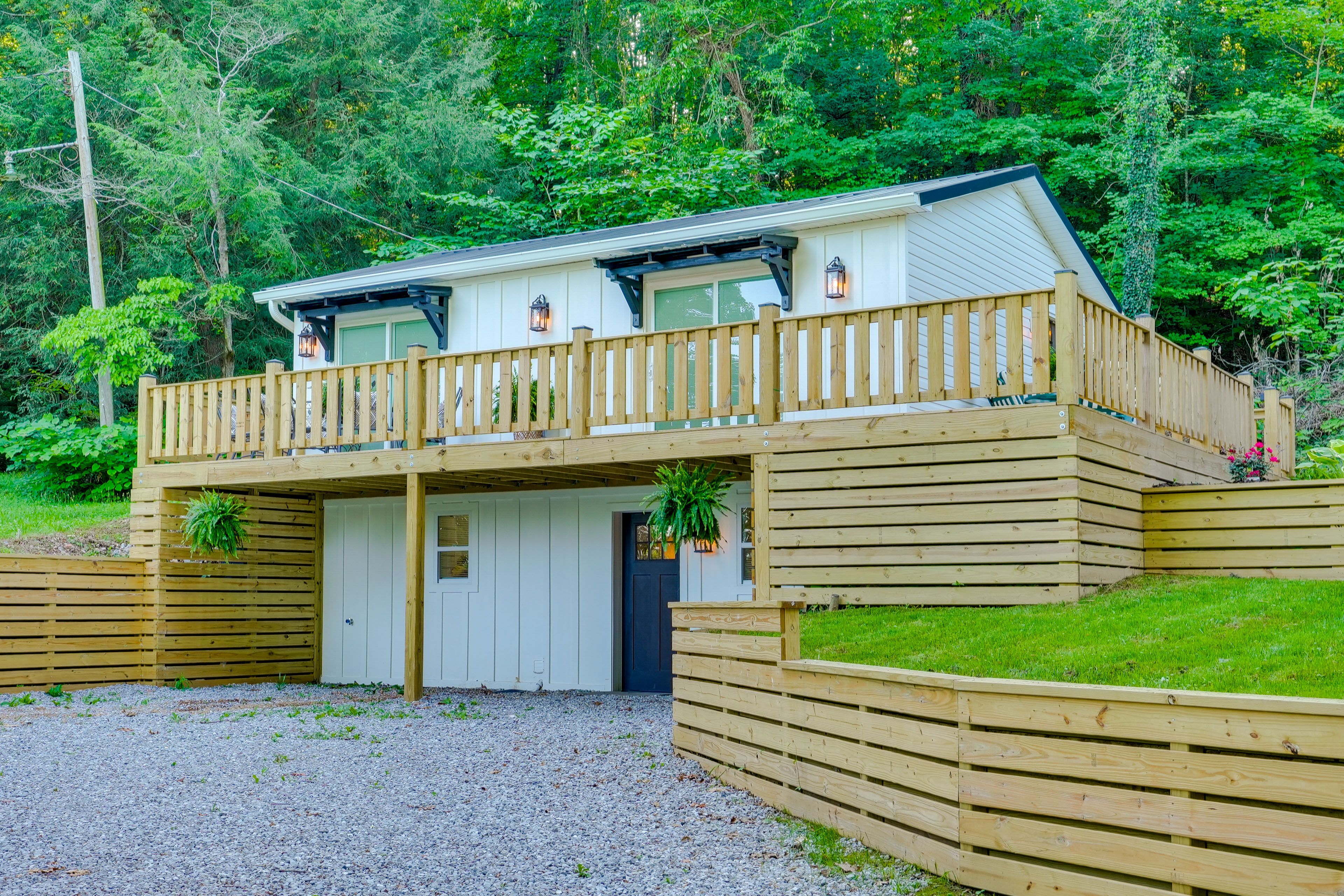Exterior | Parking | Driveway (4 Vehicles)