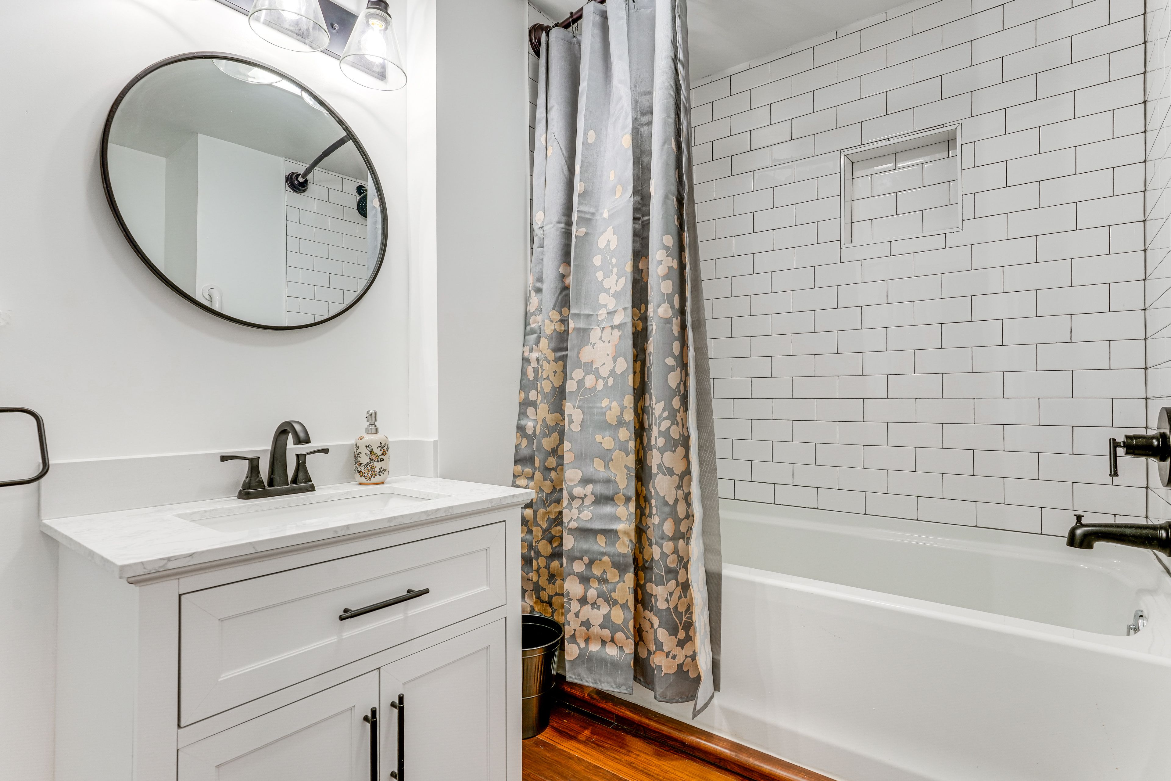 Full Bath | Complimentary Toiletries | Lower Level