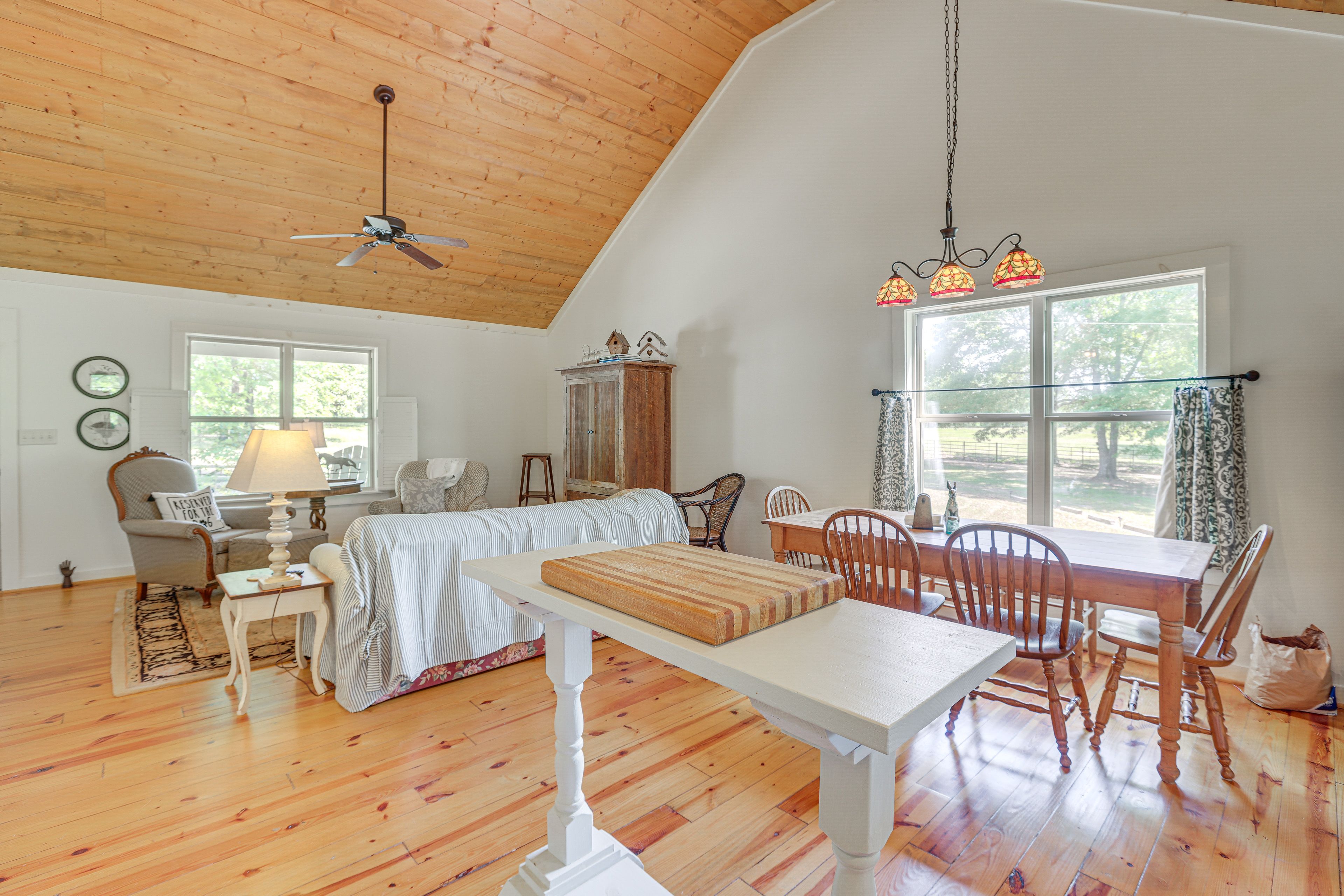 Dining Area | Dishware/Flatware