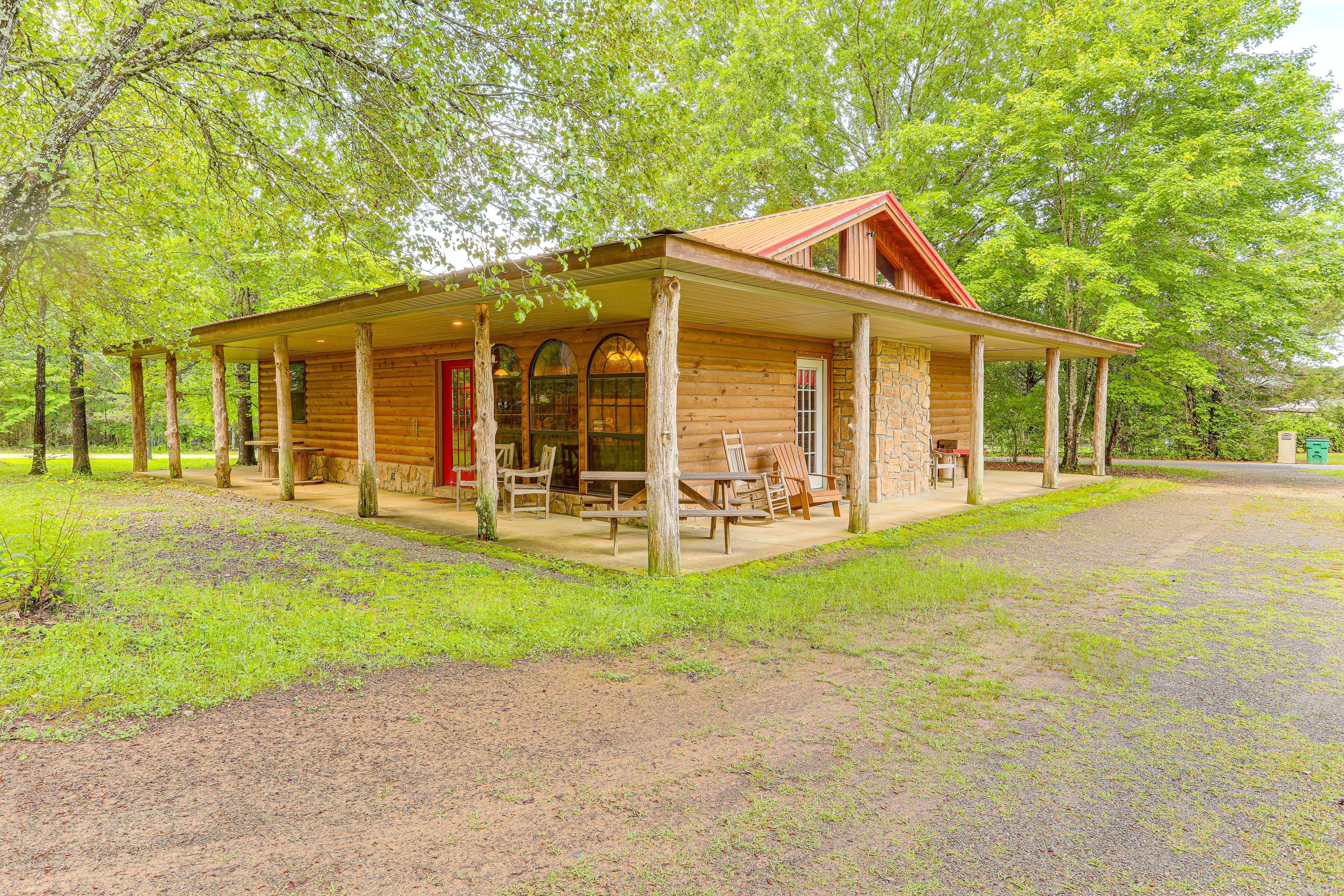 Property Exterior | Wraparound Porch | Outdoor Dining Tables