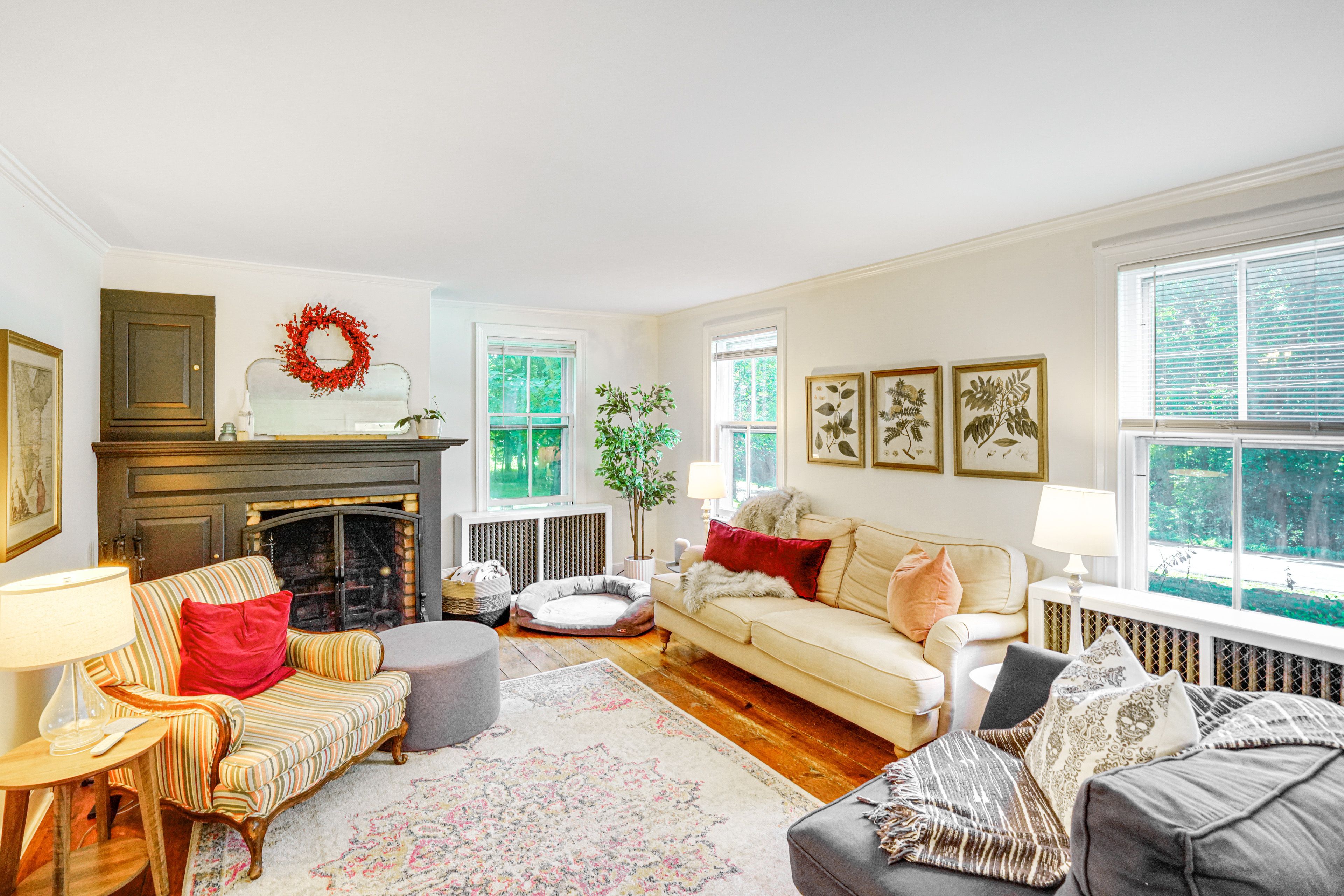 Living Room | Smart TV | Fireplace | Board Games | 1st Floor