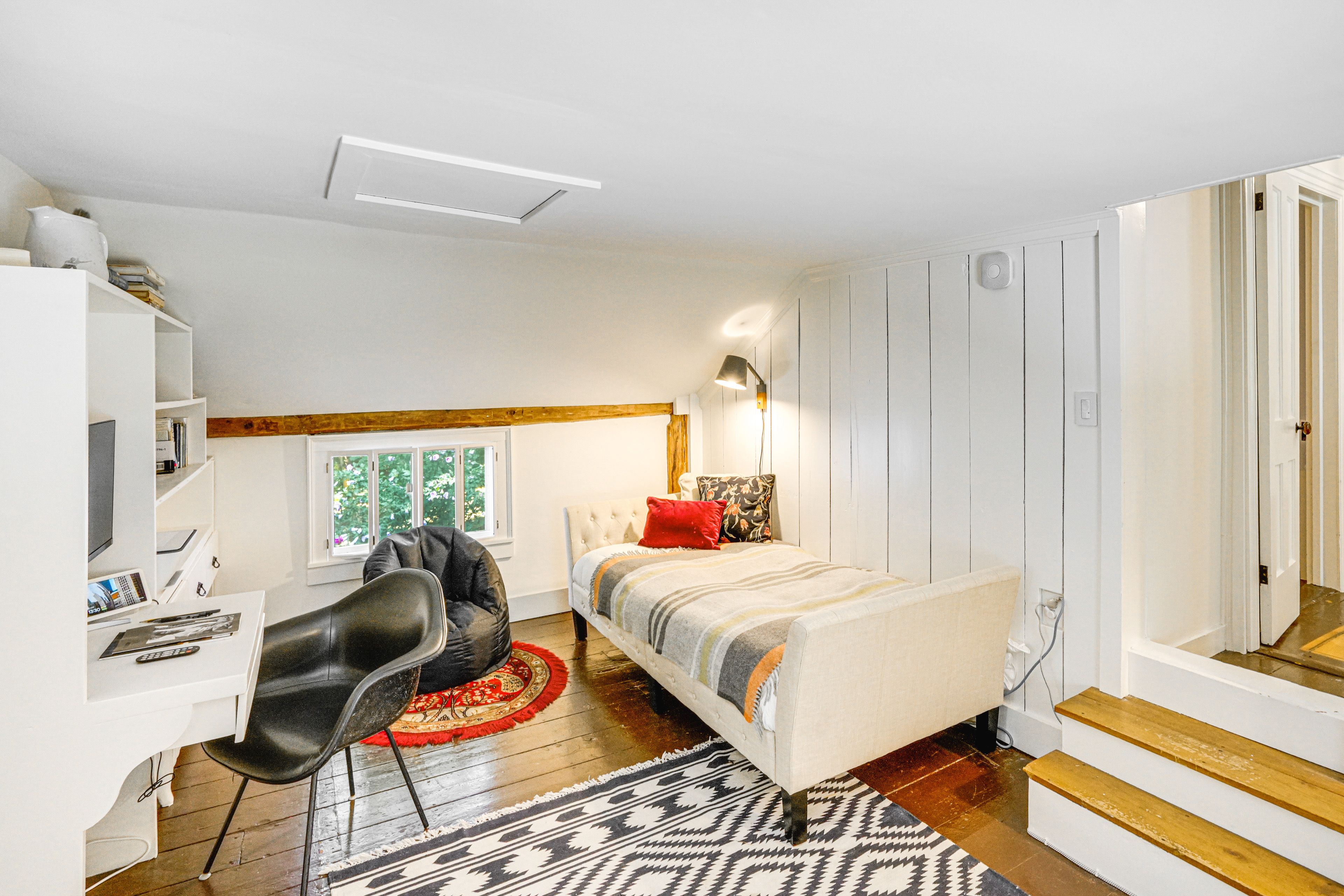 Bedroom 3 | Twin Bed | Workstation | Monitor | 2nd Floor