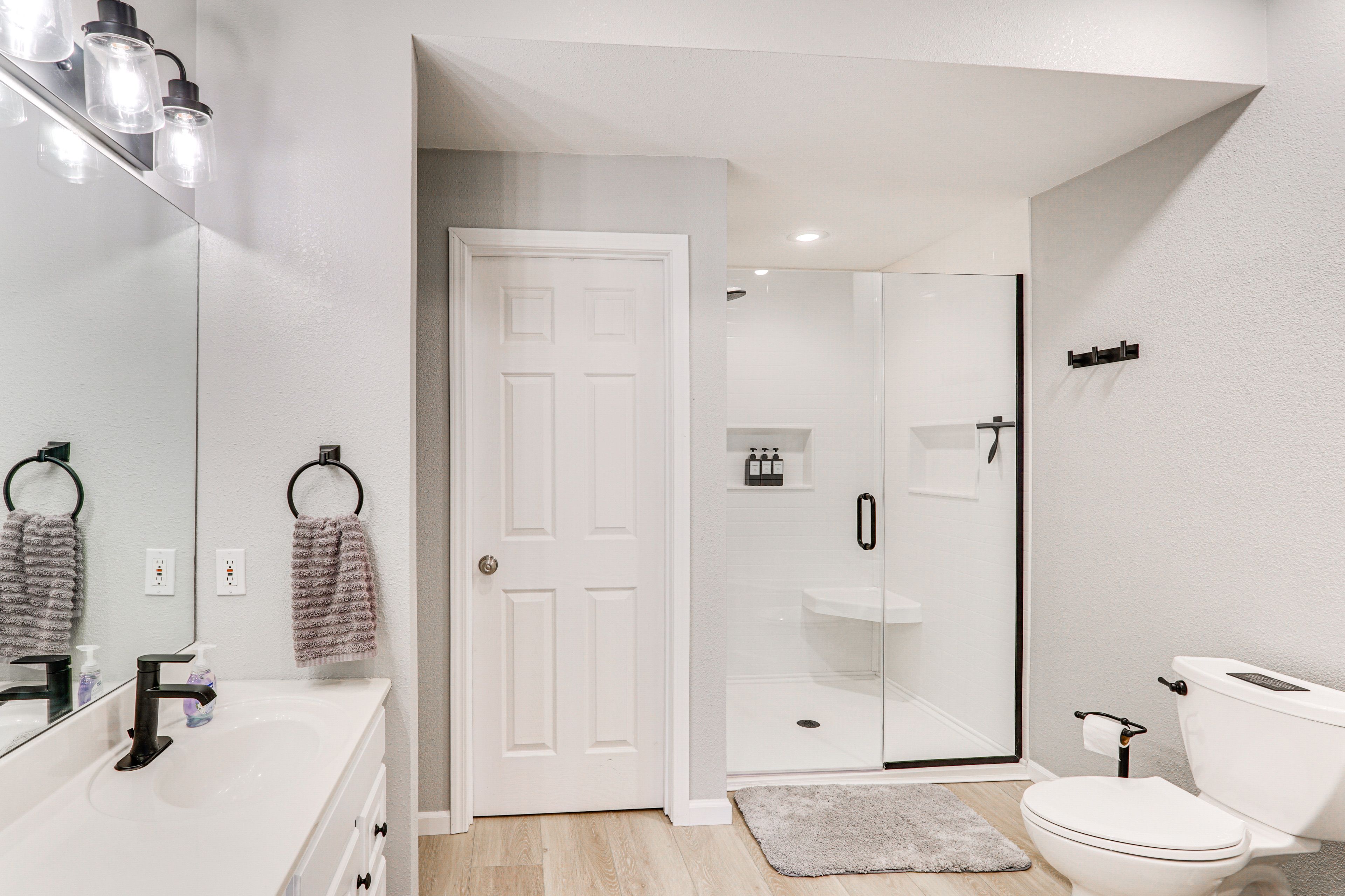 En-Suite Bathroom | 1st Level | Towels Provided