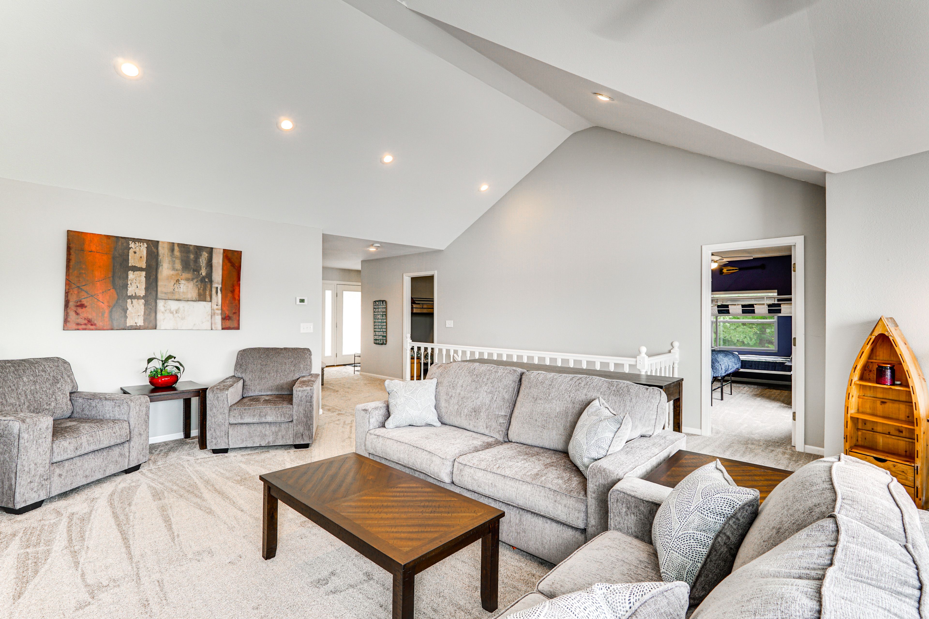 Living Room | 2nd Level | Smart TV | Breakfast Bar