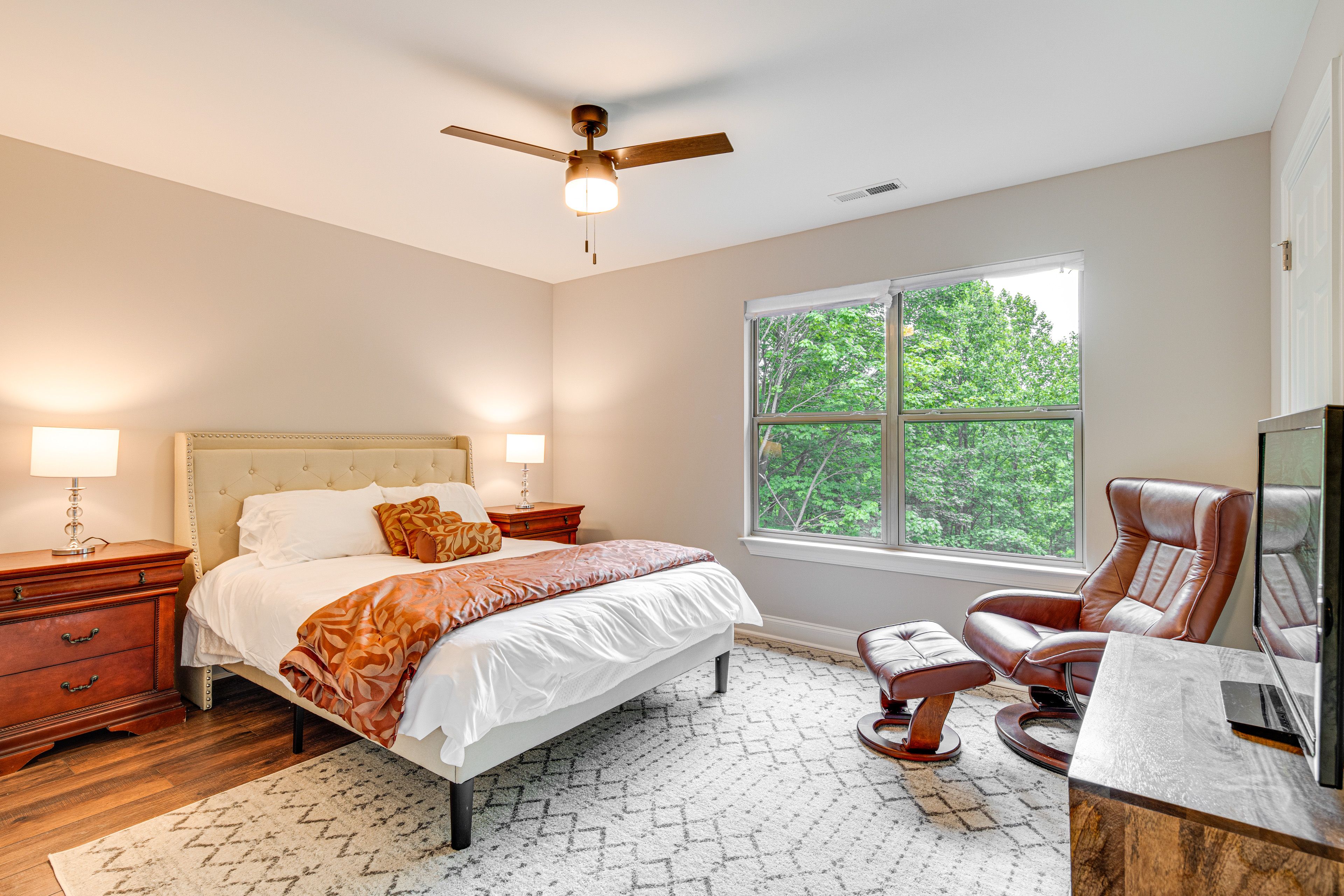 Bedroom 2 | 2nd Floor | Queen Bed | Flat-Screen TV