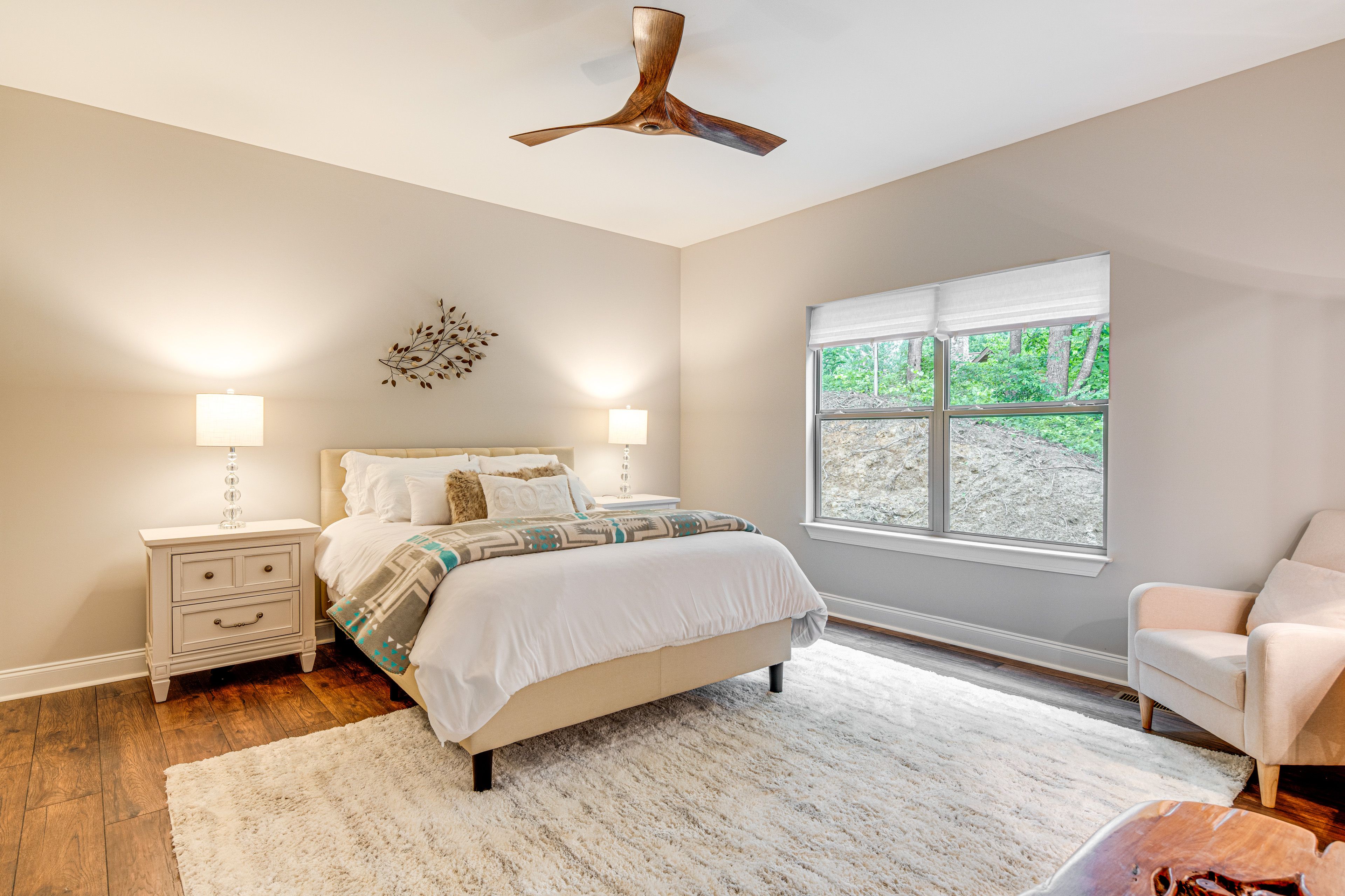 Bedroom 1 | 1st Floor | Queen Bed | Flat-Screen TV
