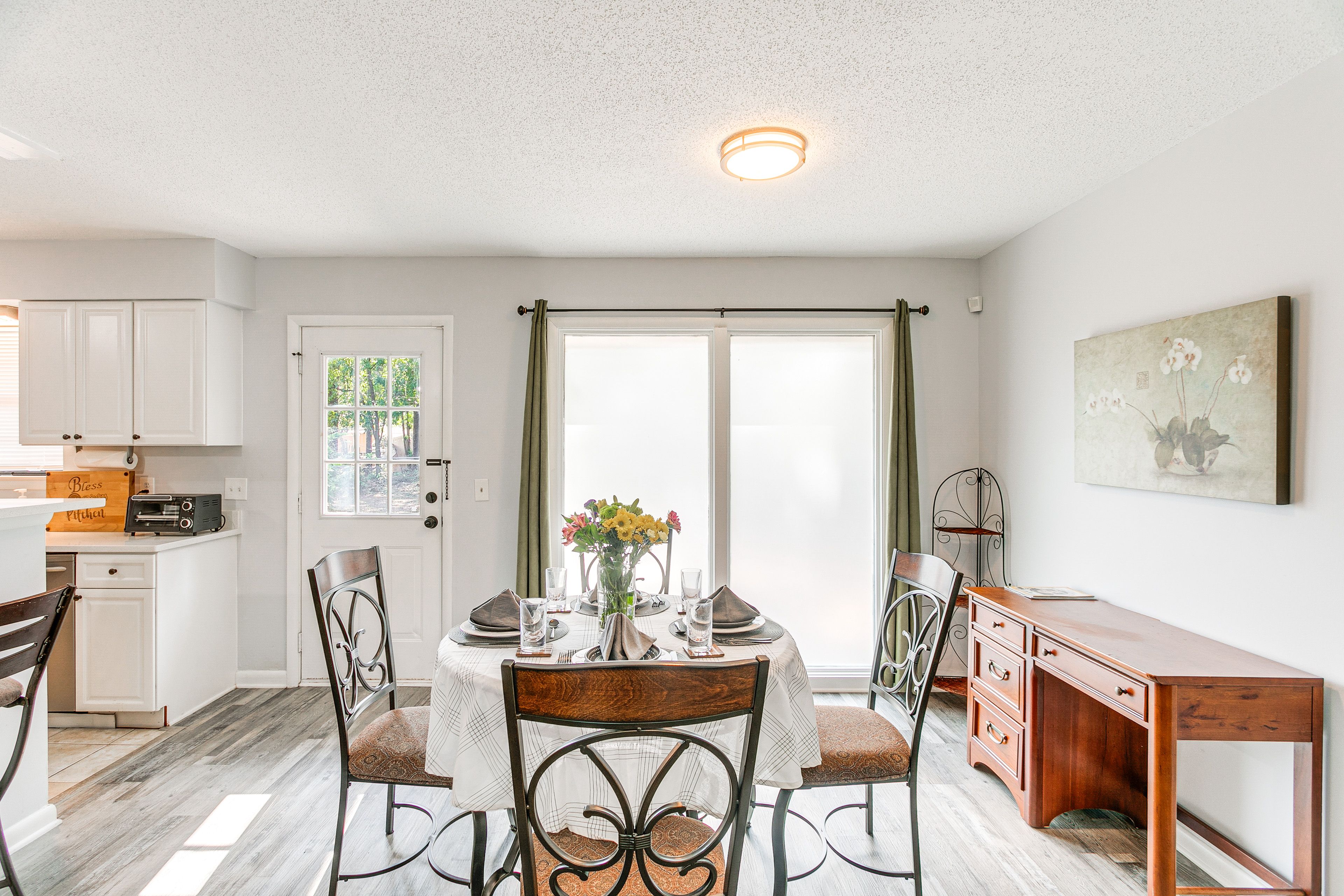 Dining Area | Dishware/Flatware | Desk