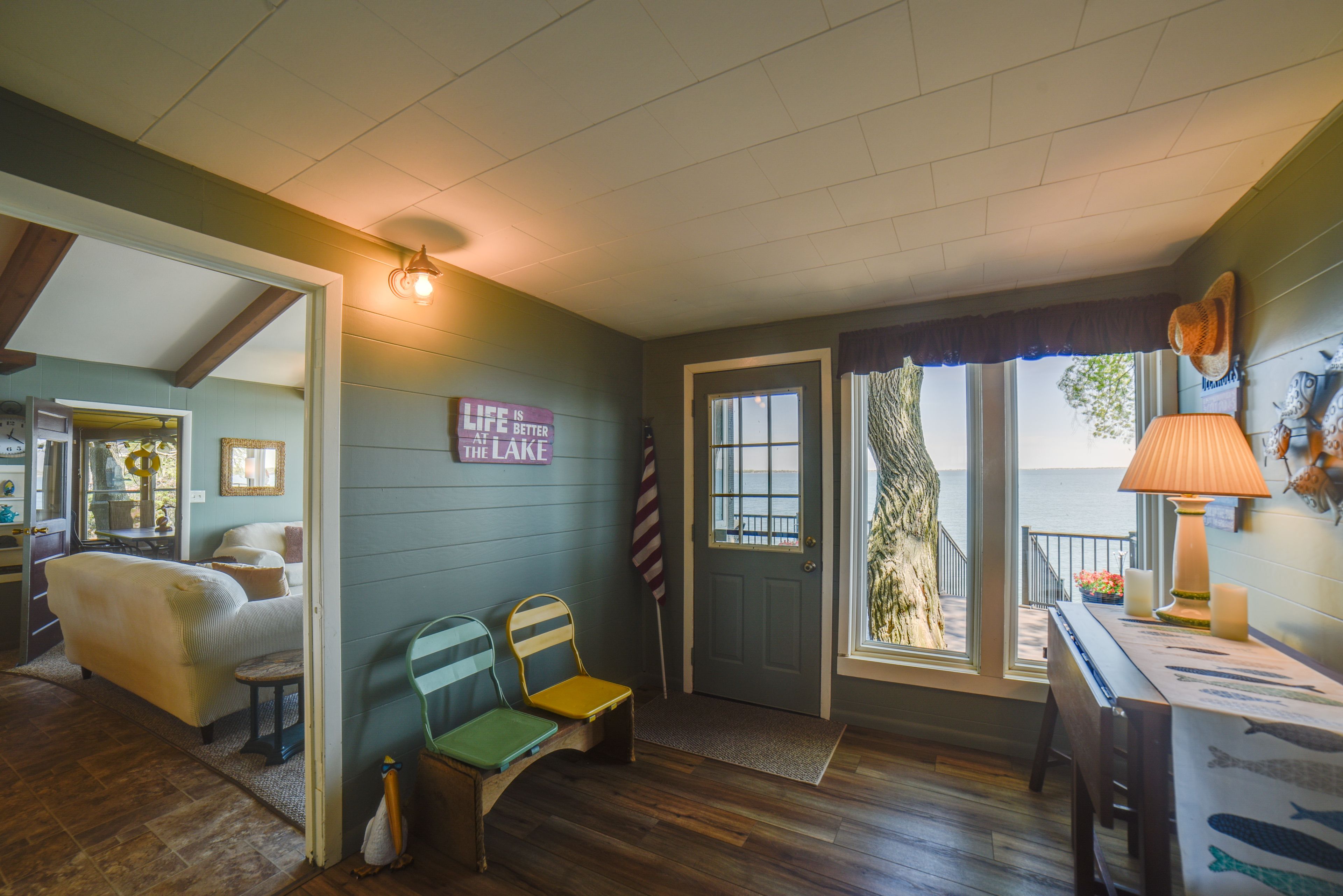 Foyer | Lakefront
