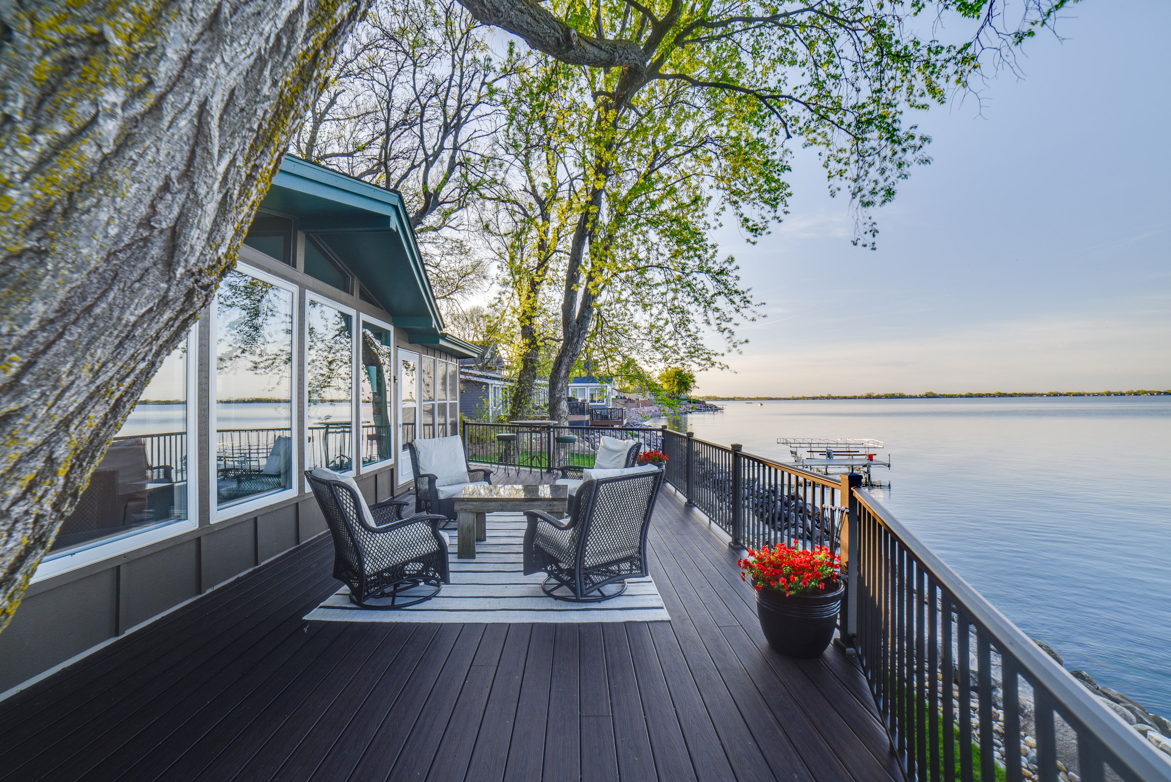 Arlington Vacation Rental | 2BR | 1.5BA | 950 Sq Ft | Steps Required