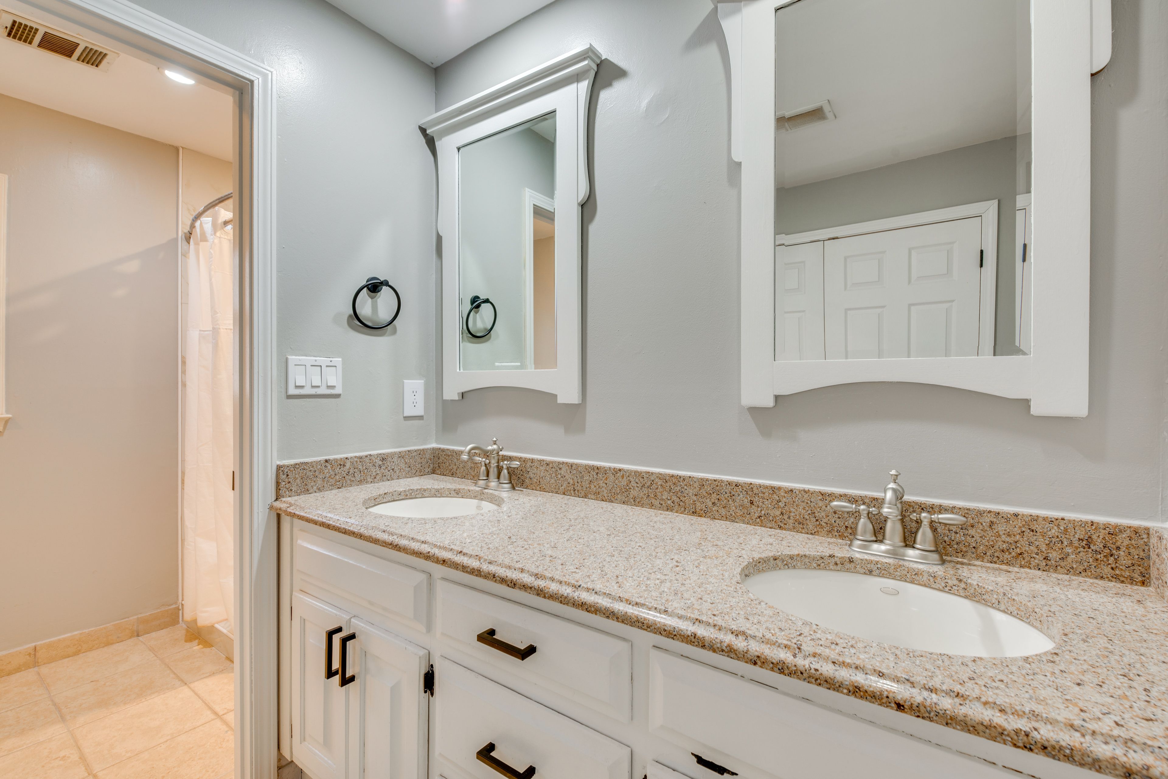 Full Bathroom | 1st Floor