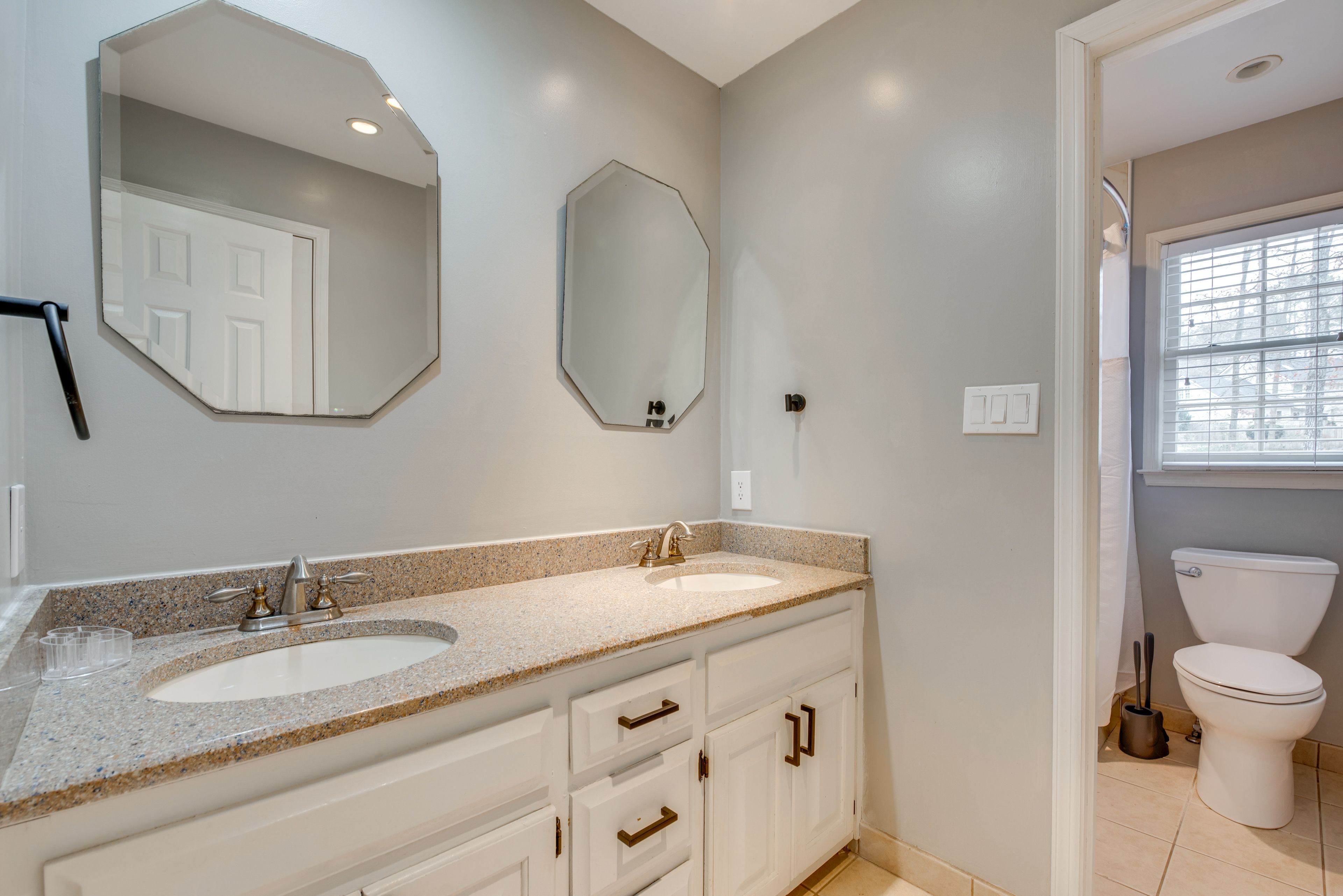 Full Bathroom | 2nd Floor