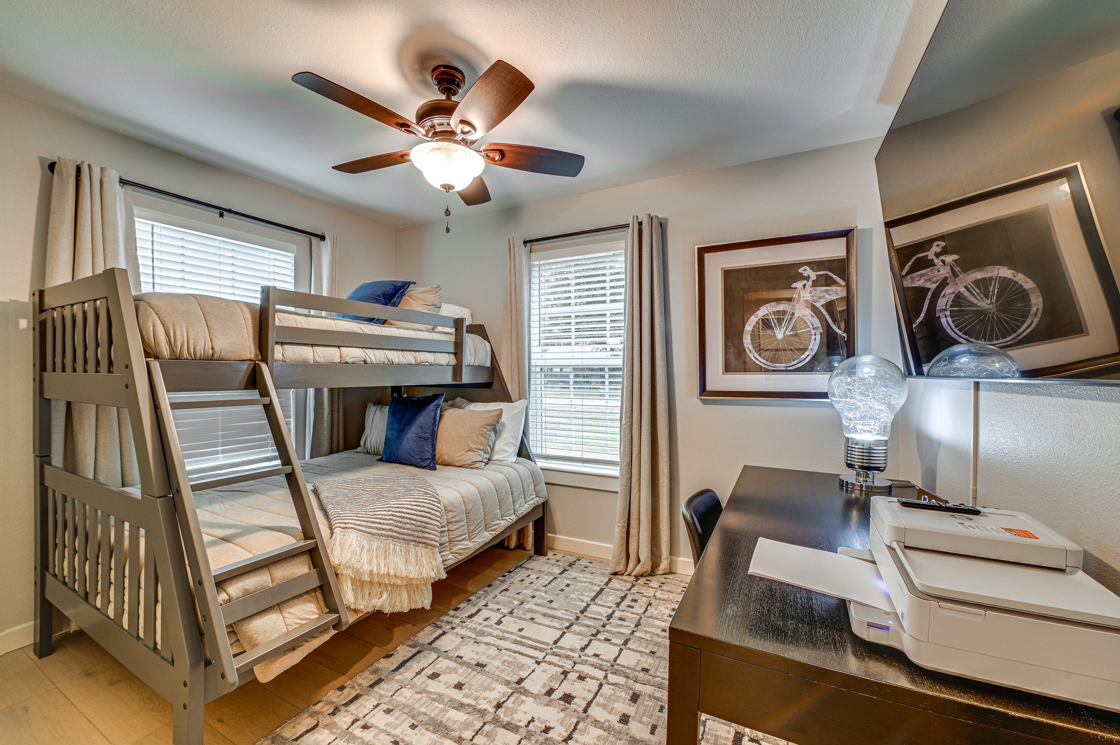 Bedroom 3 | Twin/Full Bunk Bed | Laptop-Friendly Workspace