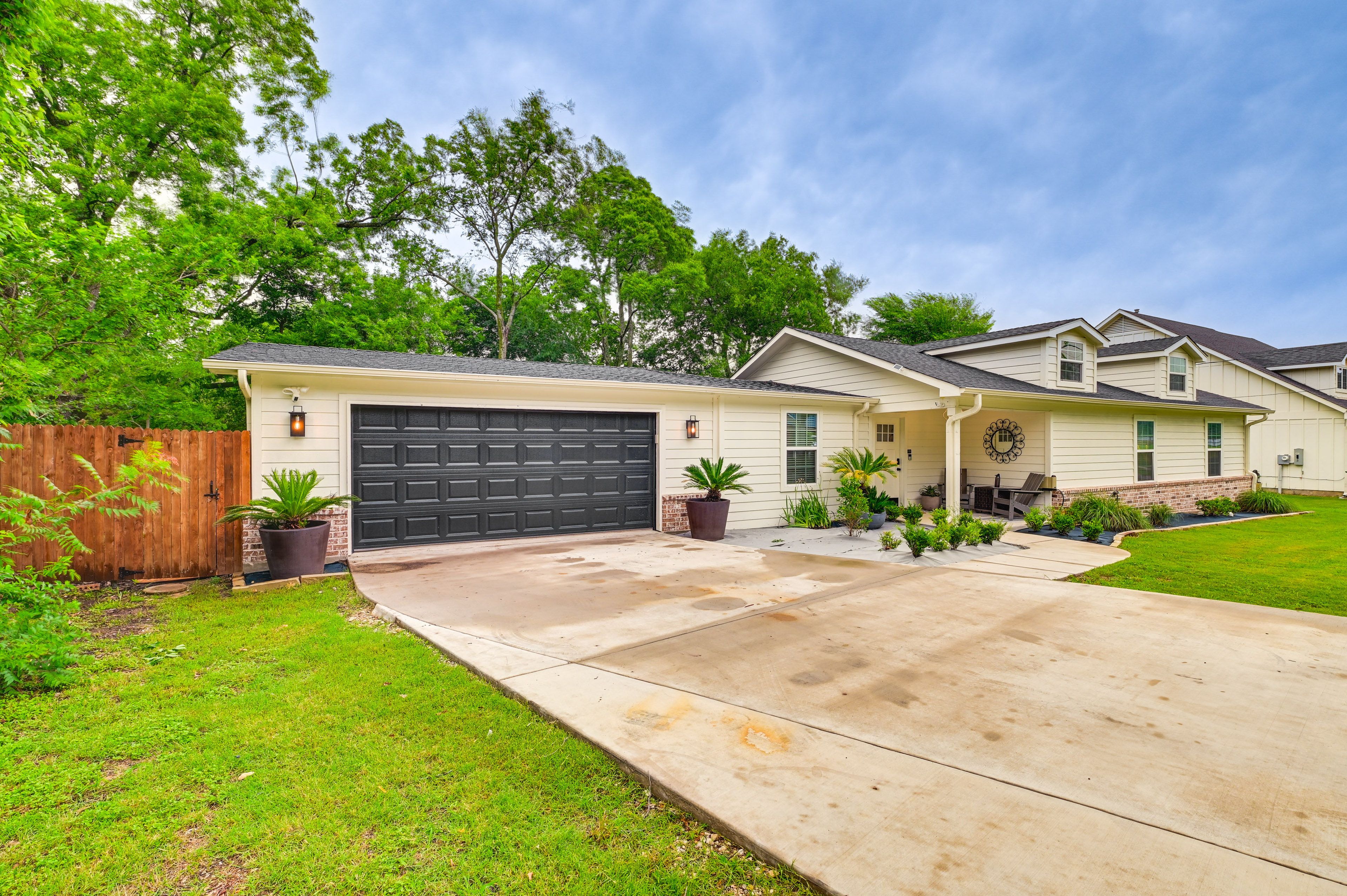 Pilot Point Vacation Rental | 3BR | 2BA | 1,472 Sq Ft | Step-Free Access