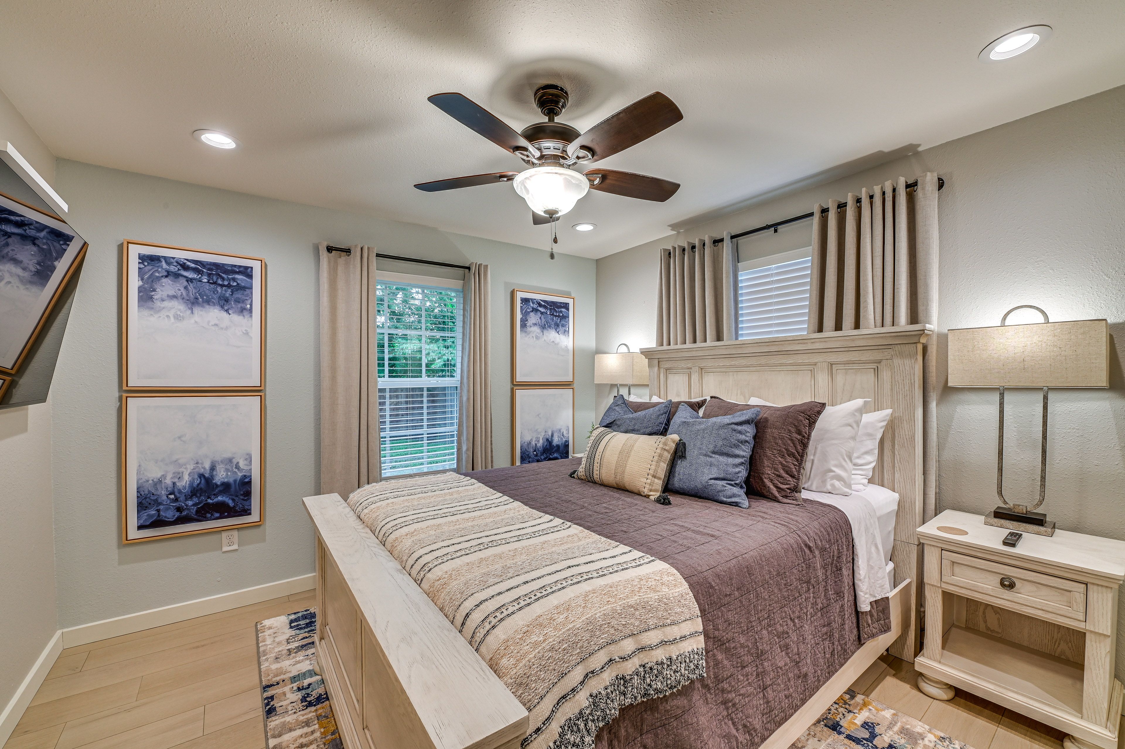 Bedroom 1 | Queen Bed | Smart TV