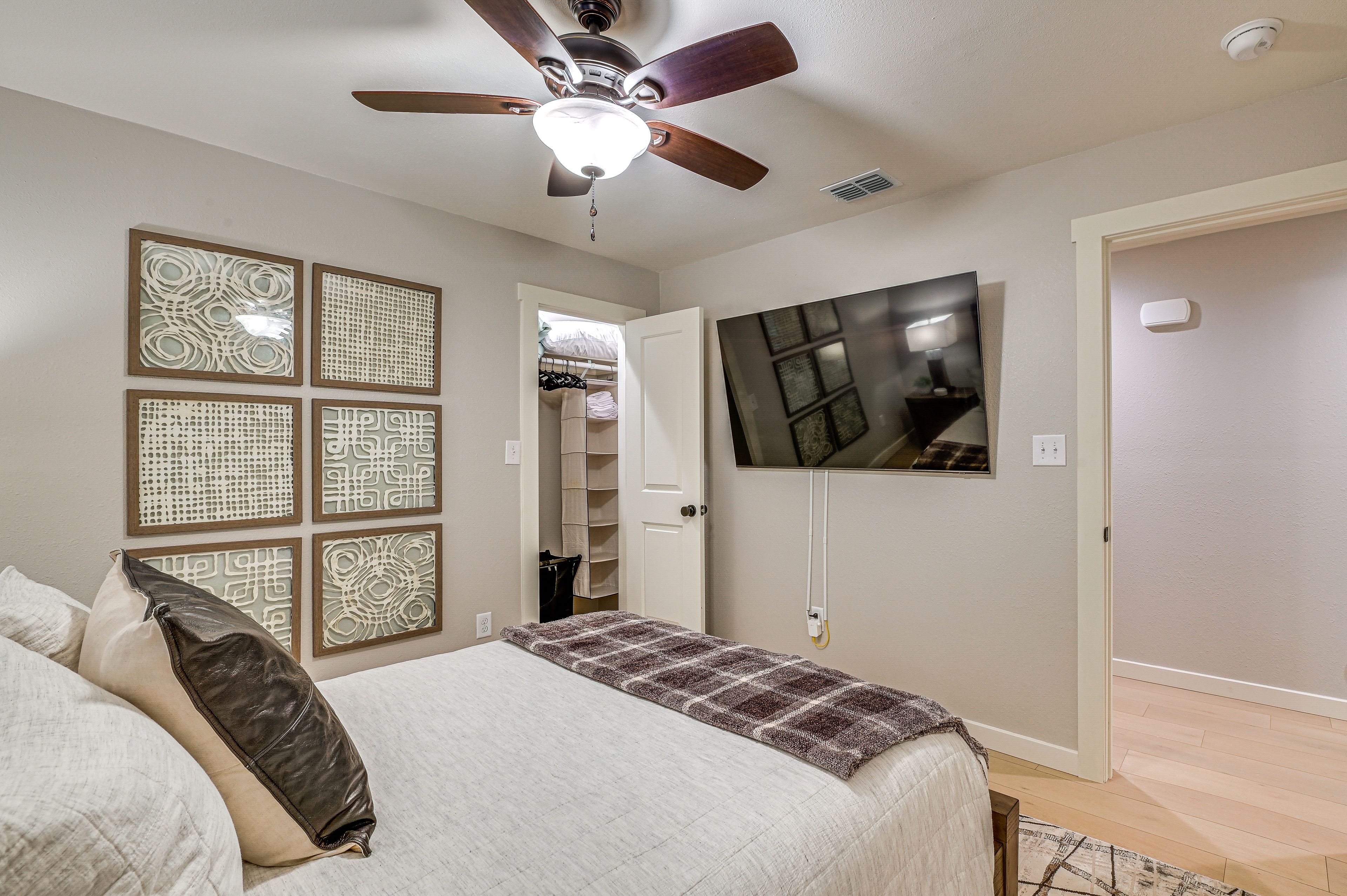 Bedroom 2 | Queen Bed