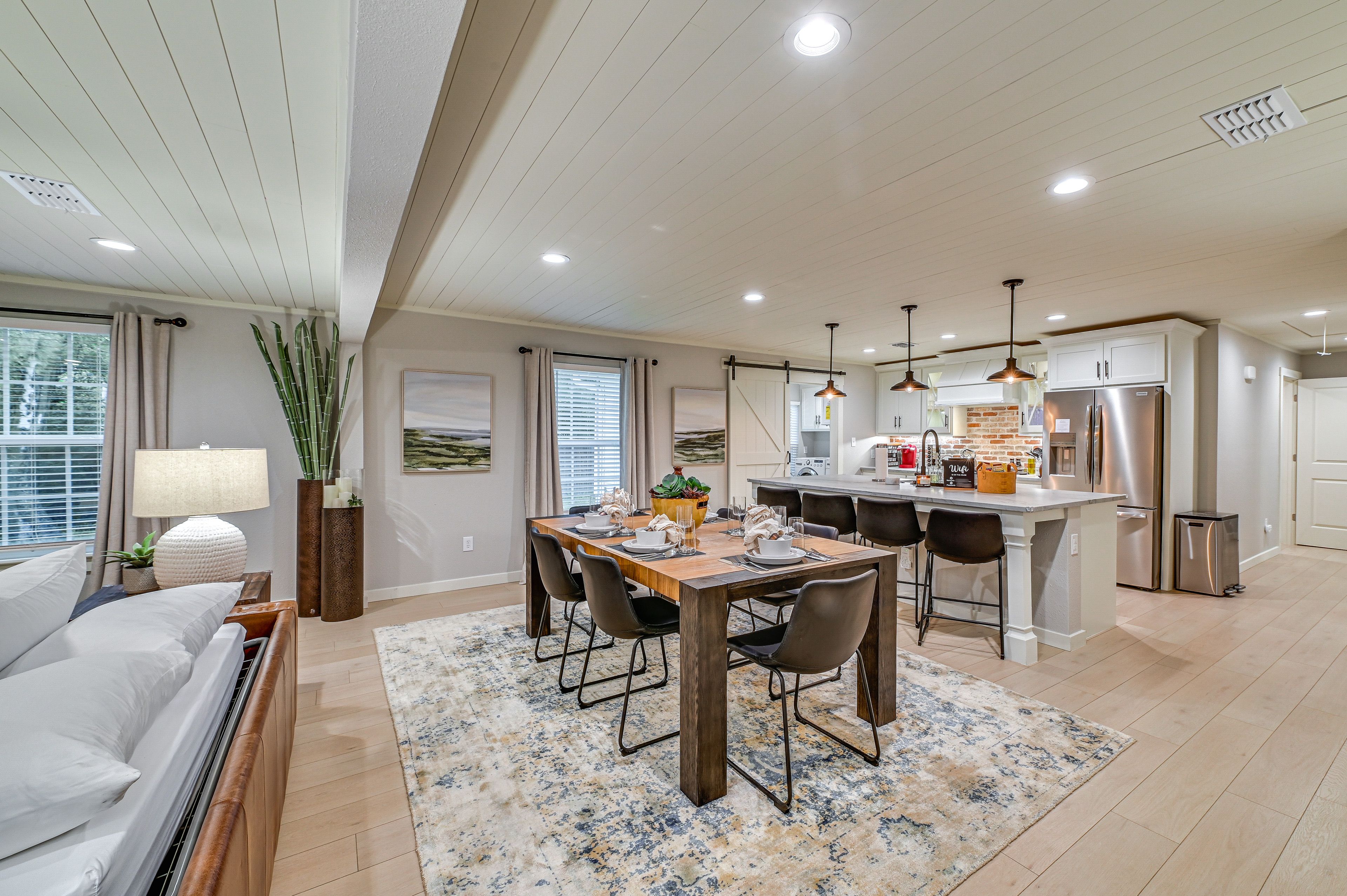 Dining Room | Breakfast Bar