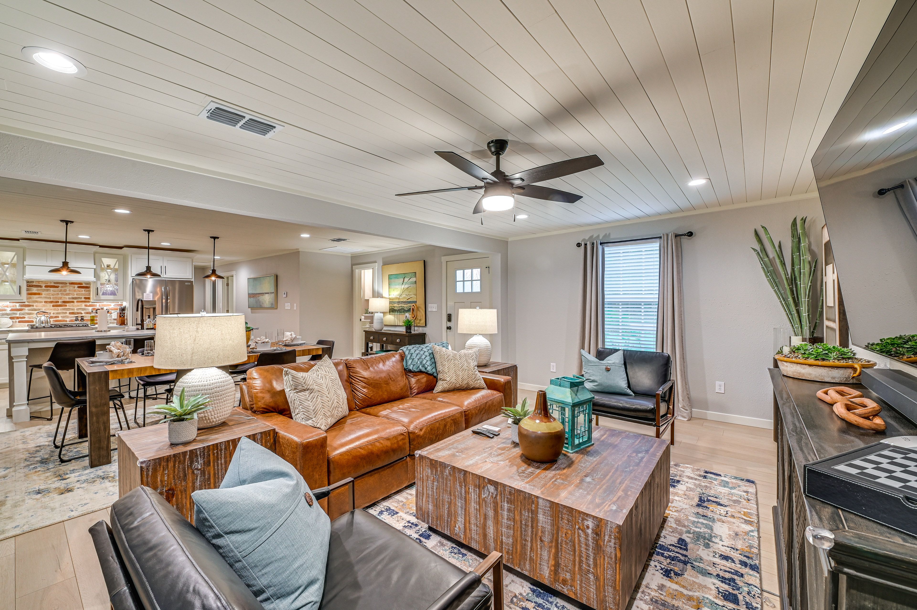 Living Room | Queen Sleeper Sofa