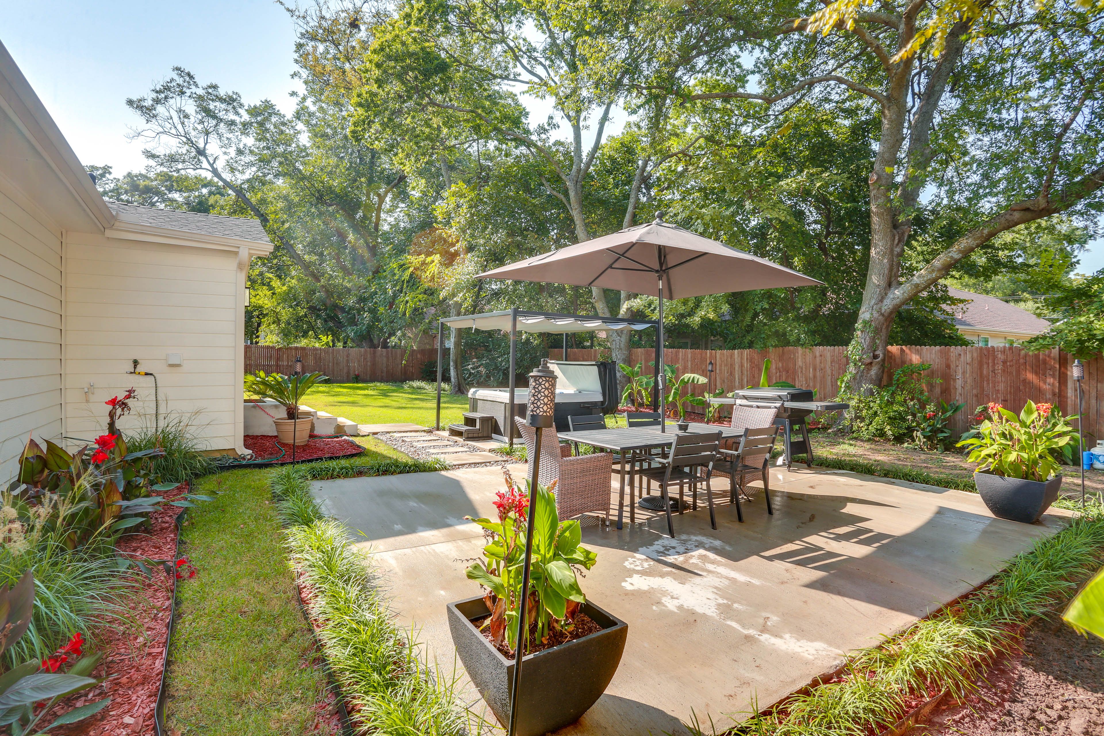 Backyard | Furnished Patio