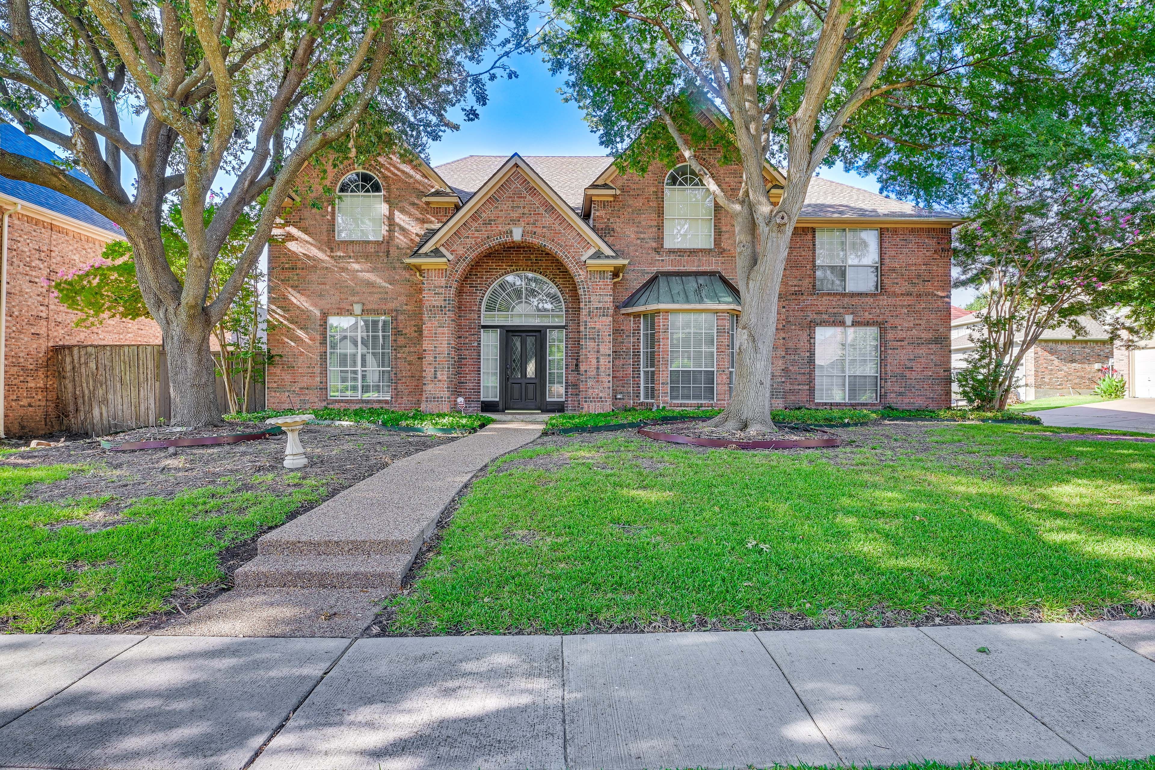 Property Exterior | Driveway (2 Vehicles) | Free Street Parking