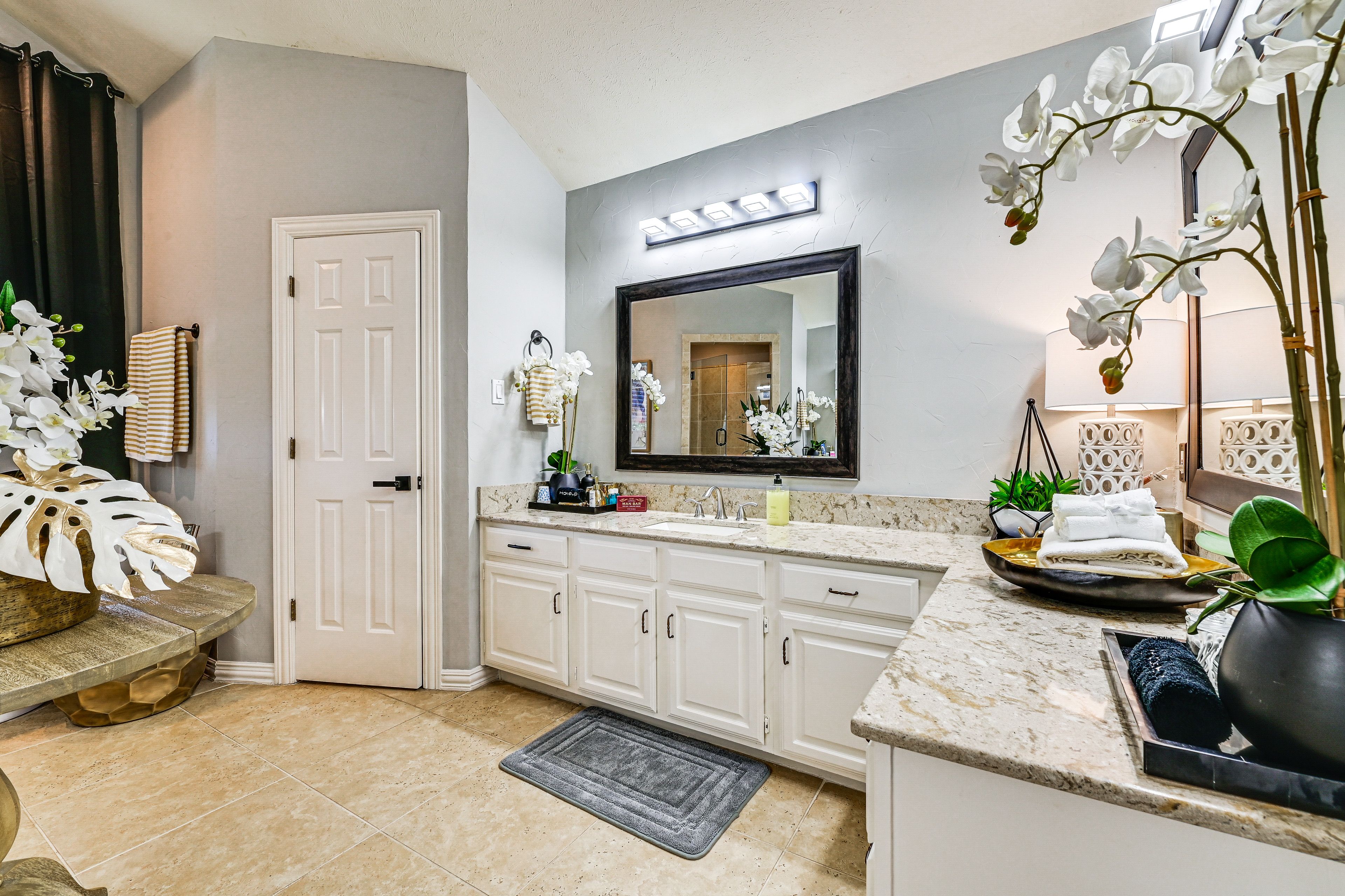 En-Suite Bathroom | 2nd Floor