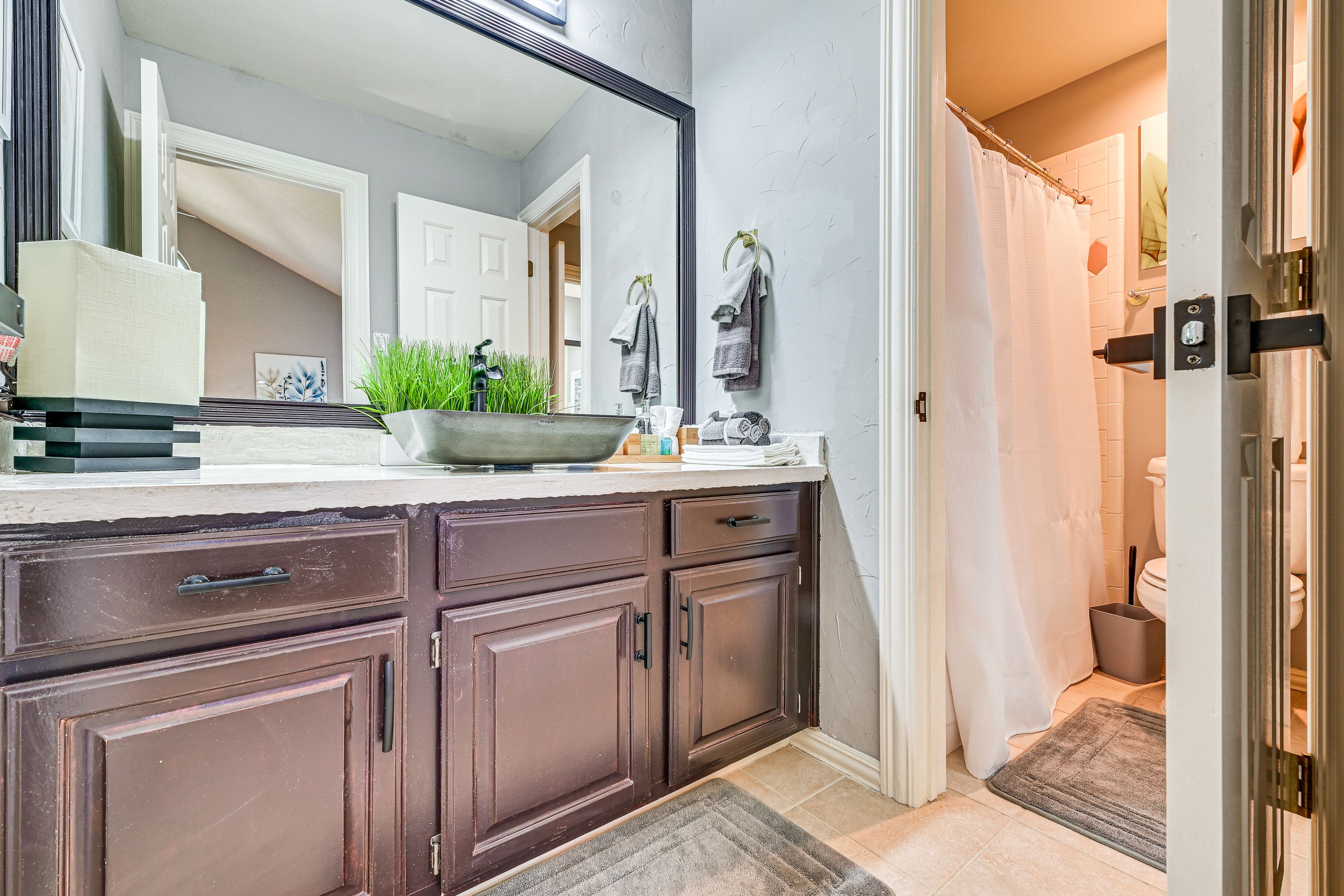 Jack-and-Jill Bathroom | 2nd Floor