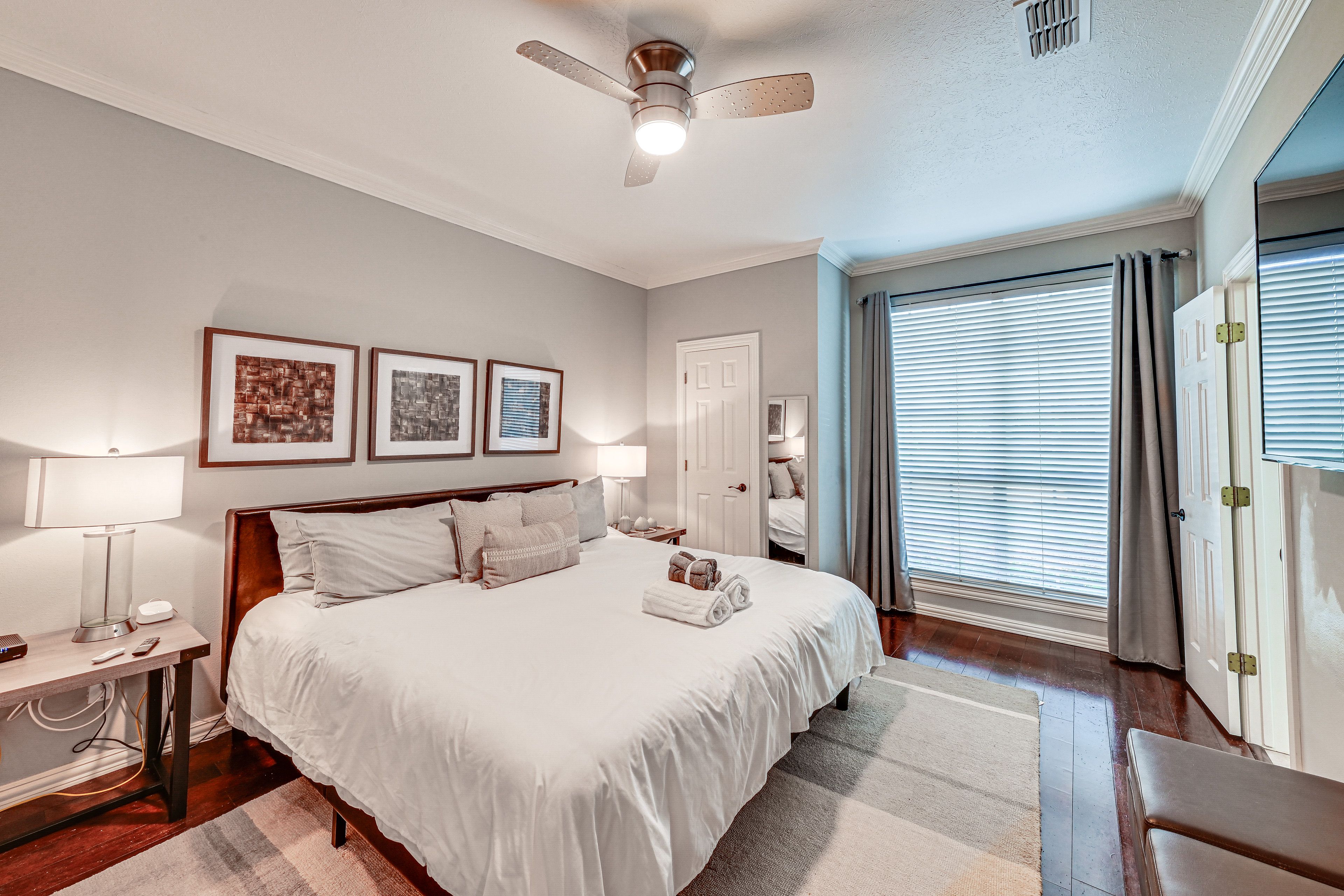 Bedroom 3 | King Bed | 1st Floor | Smart TV | En-Suite Bathroom