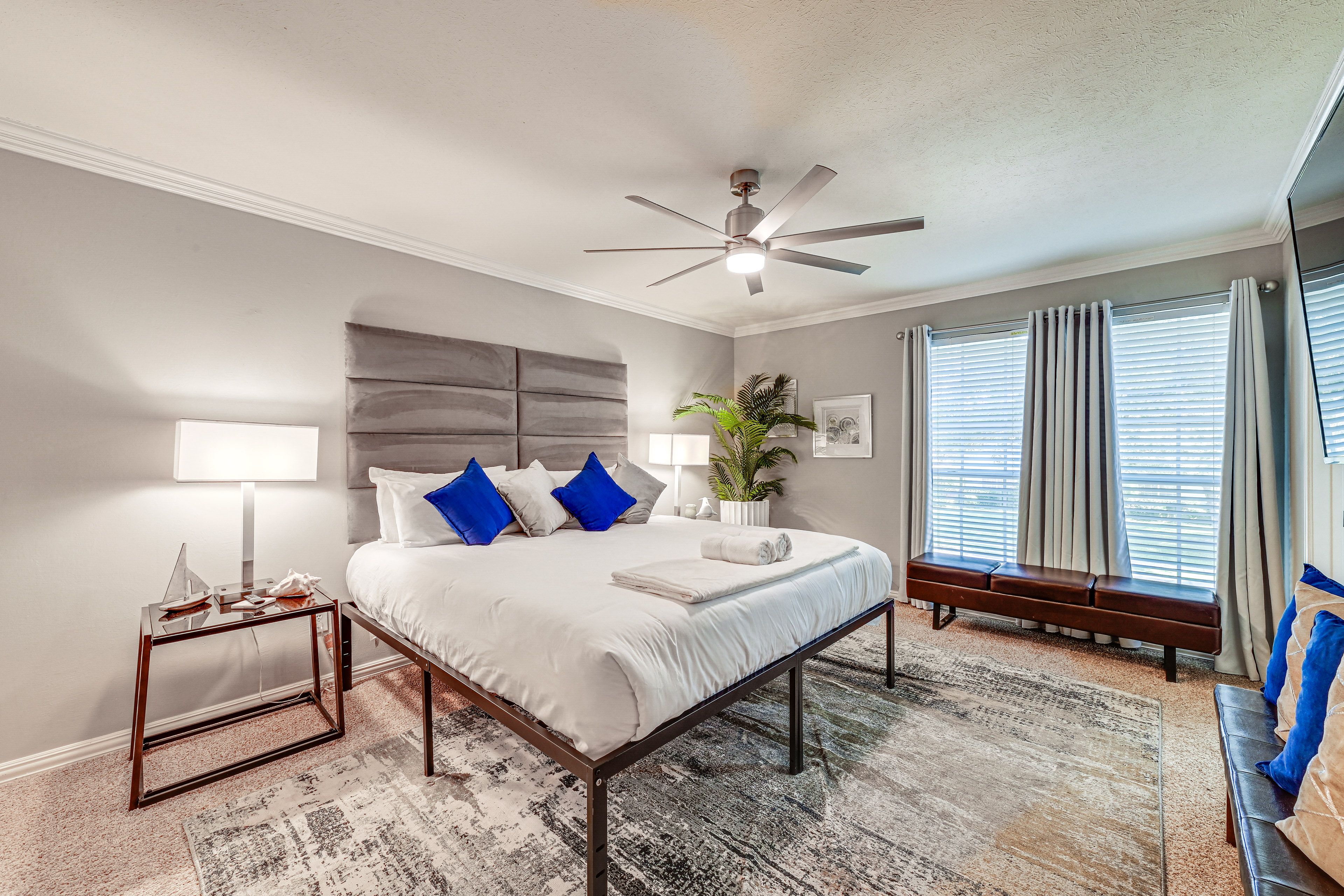 Bedroom 5 | King Bed | 2nd Floor | Smart TV