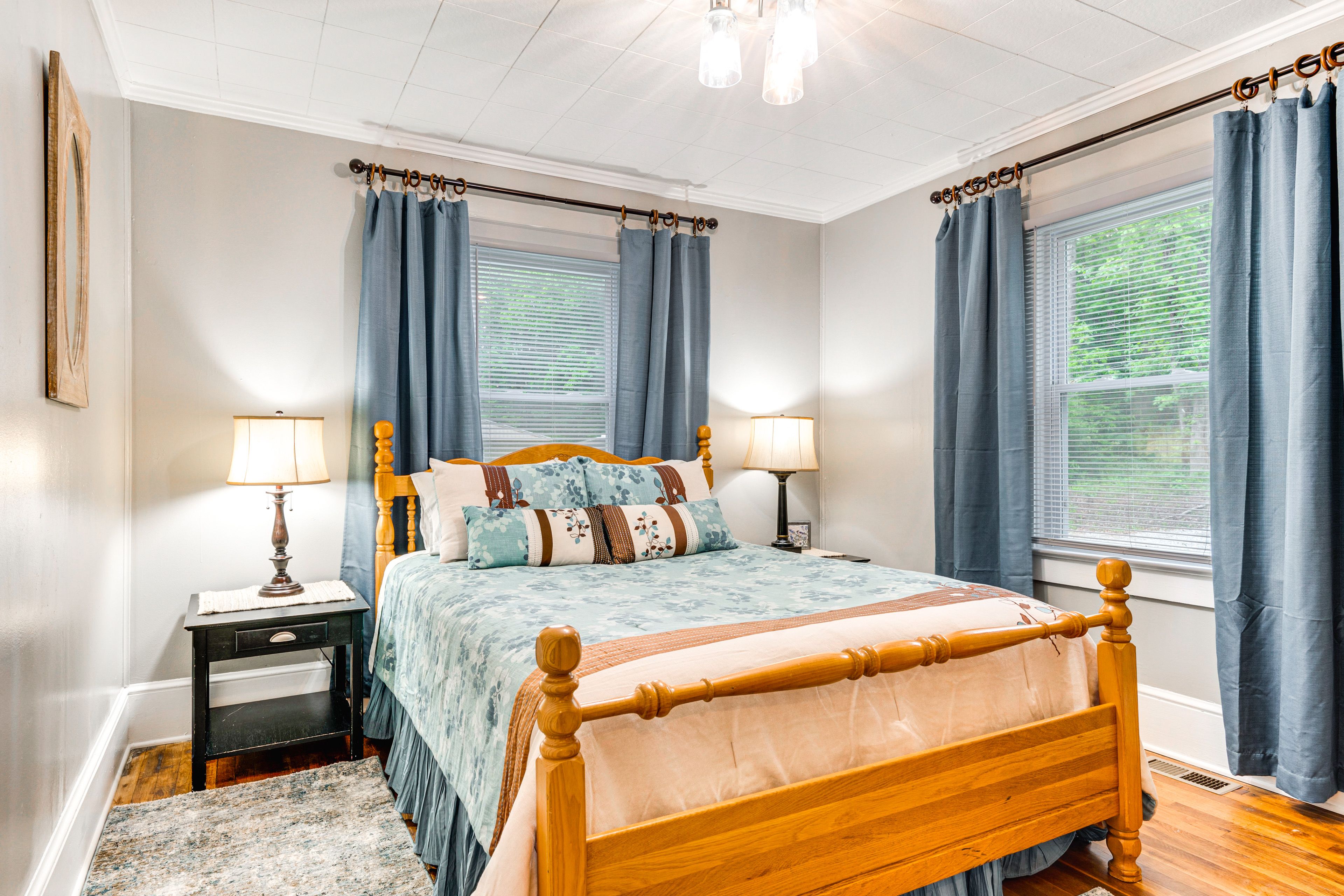 Bedroom 2 | Queen Bed | Smart TV