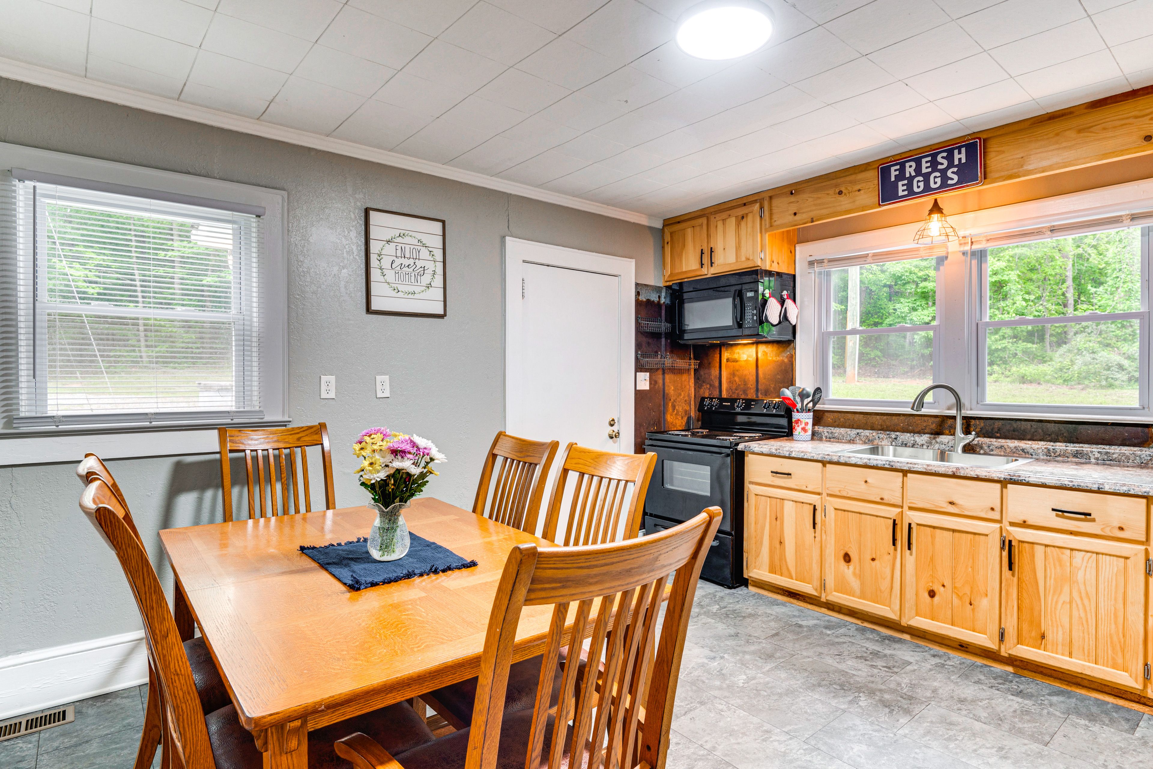 Dining Area | Dishware & Flatware Provided