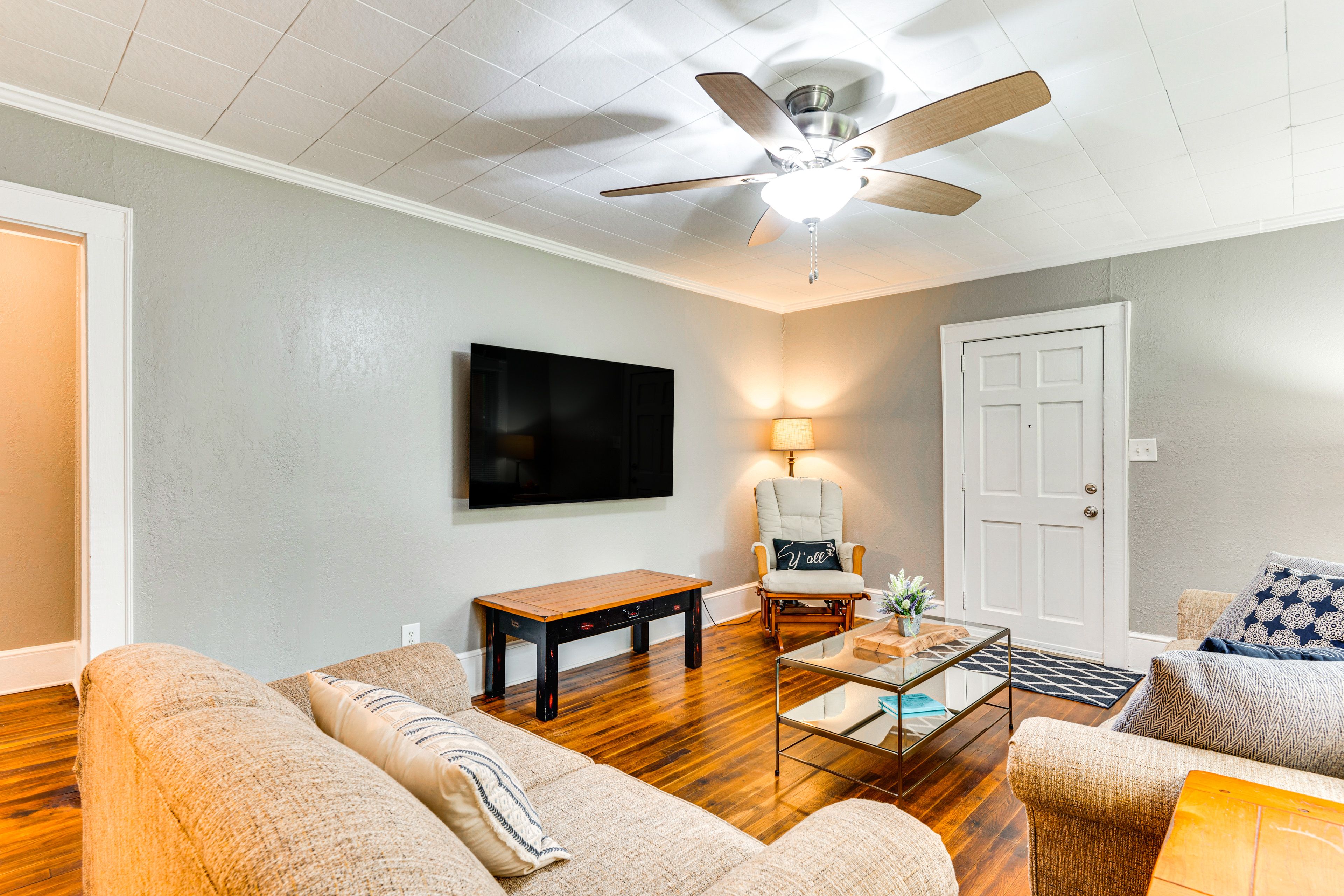 Living Room | Sleeper Sofa | 65" Smart TV | Free WiFi | Central Heating & A/C