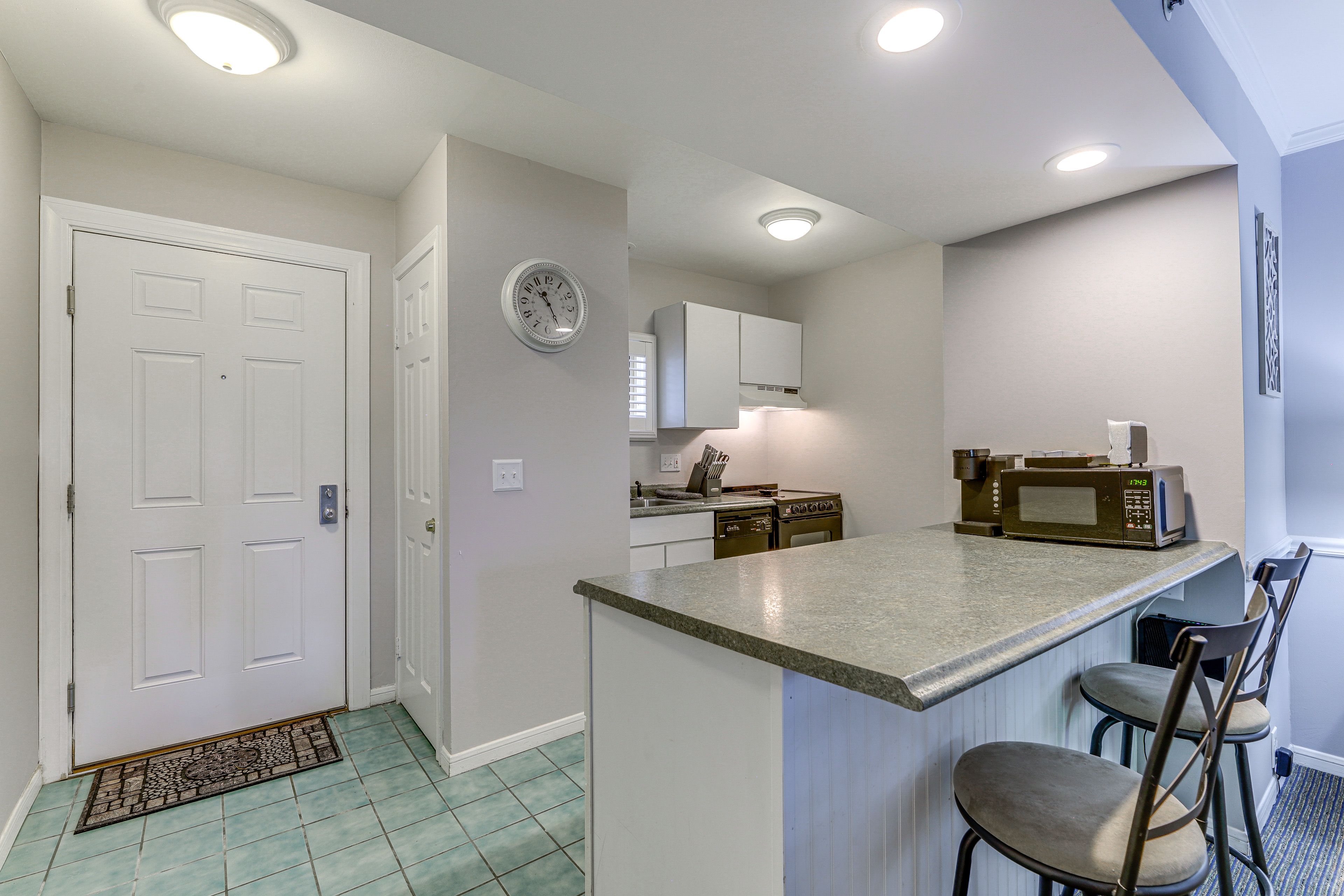 Kitchen | Breakfast Bar | Dishwasher | Keurig Coffee Maker & Drip Coffee Maker