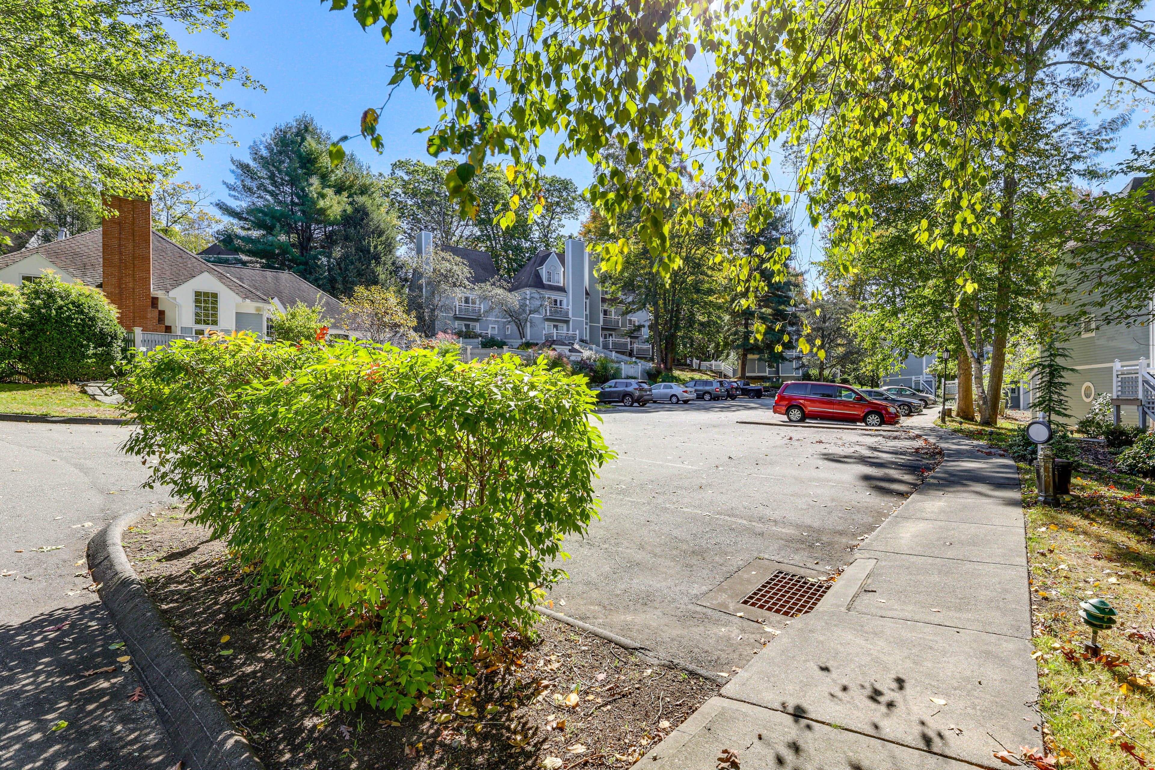 Parking | Community Parking Lot (4 Vehicles)