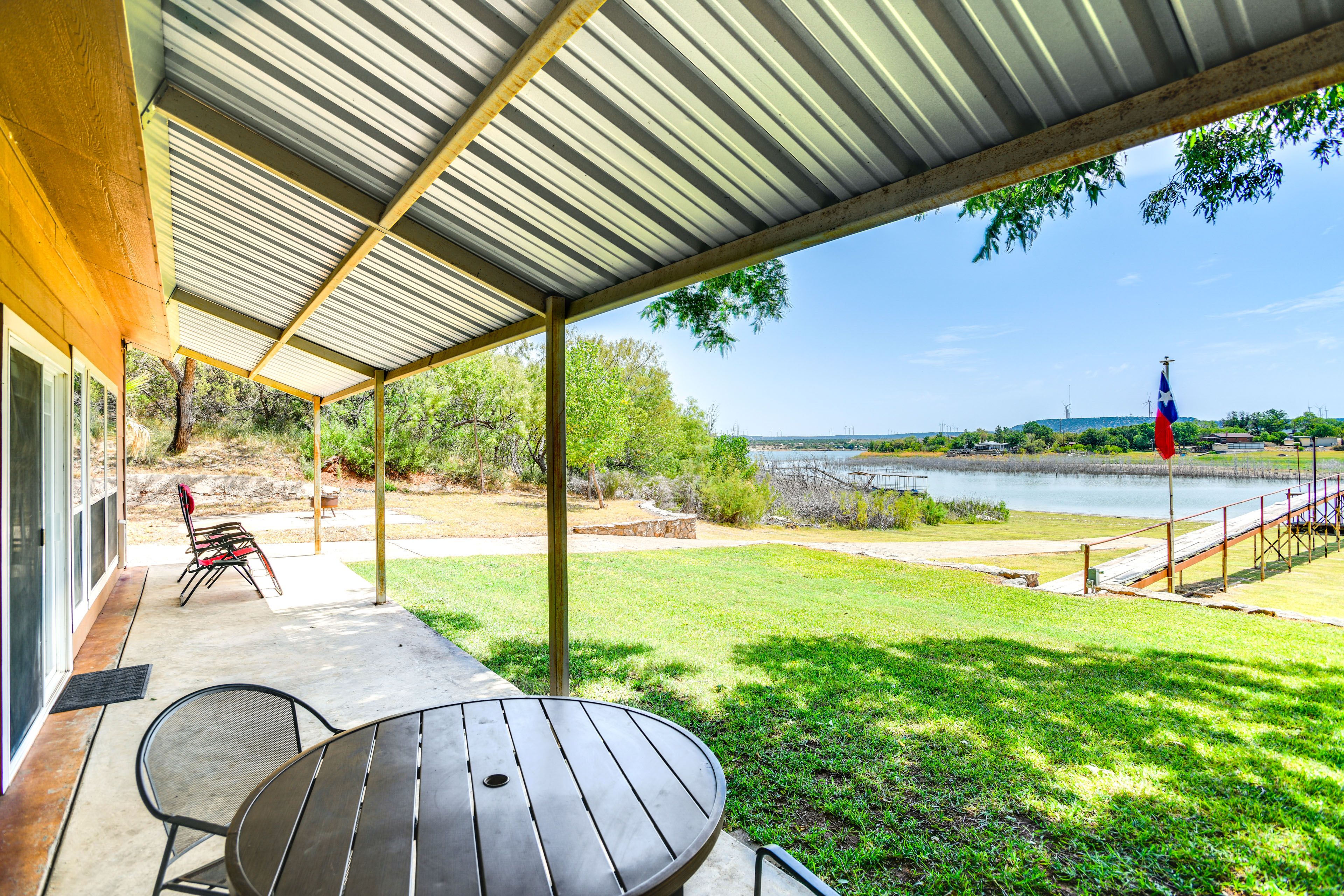 Covered Patio | Lake Access