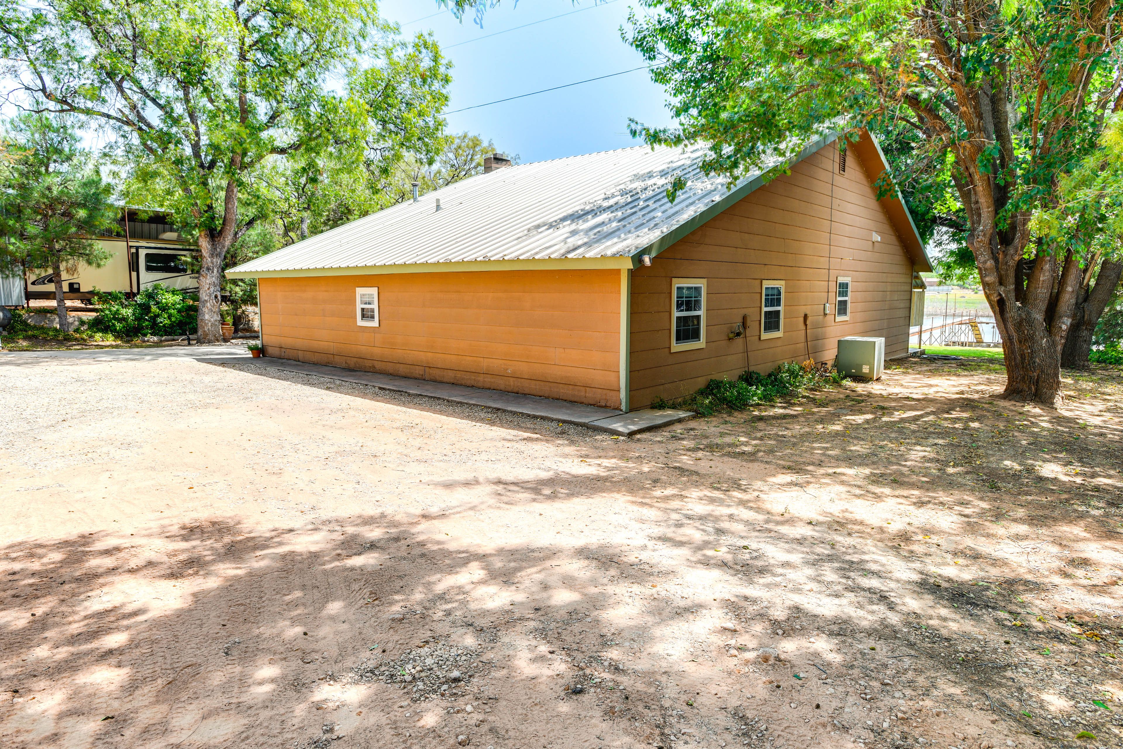 Parking | Gravel Driveway (4 Vehicles)