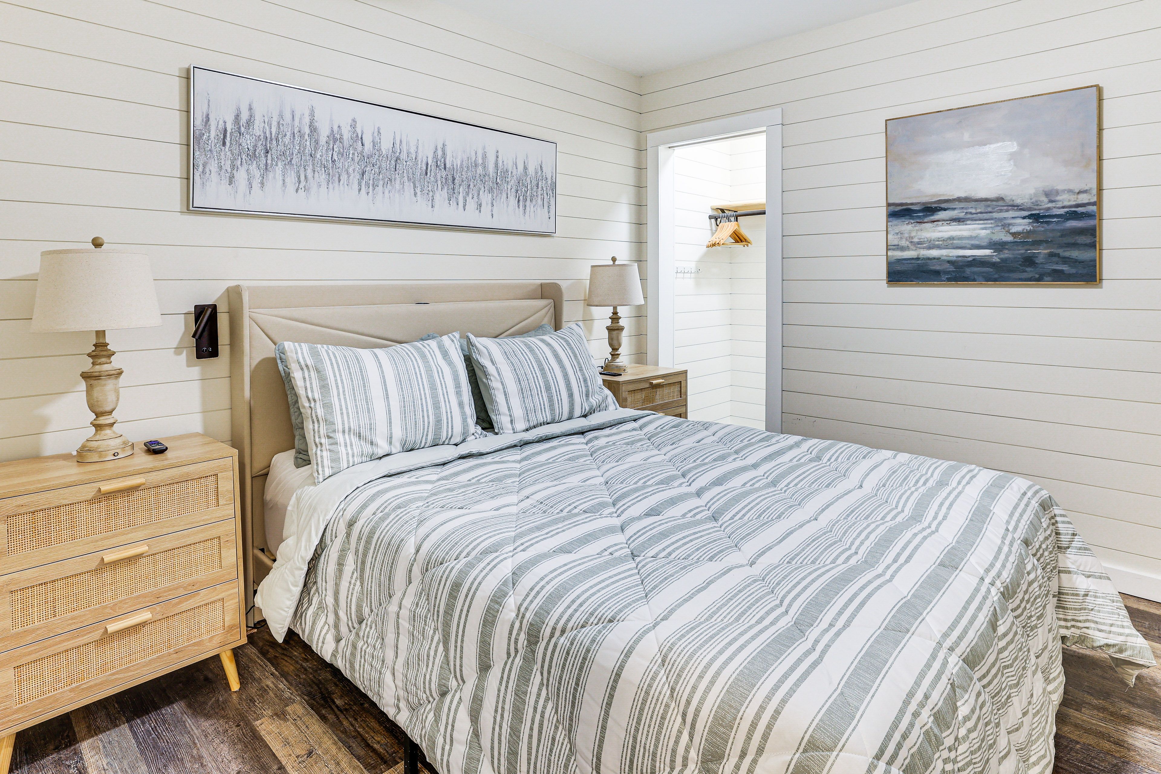 Bedroom | Queen Bed | Linens Provided