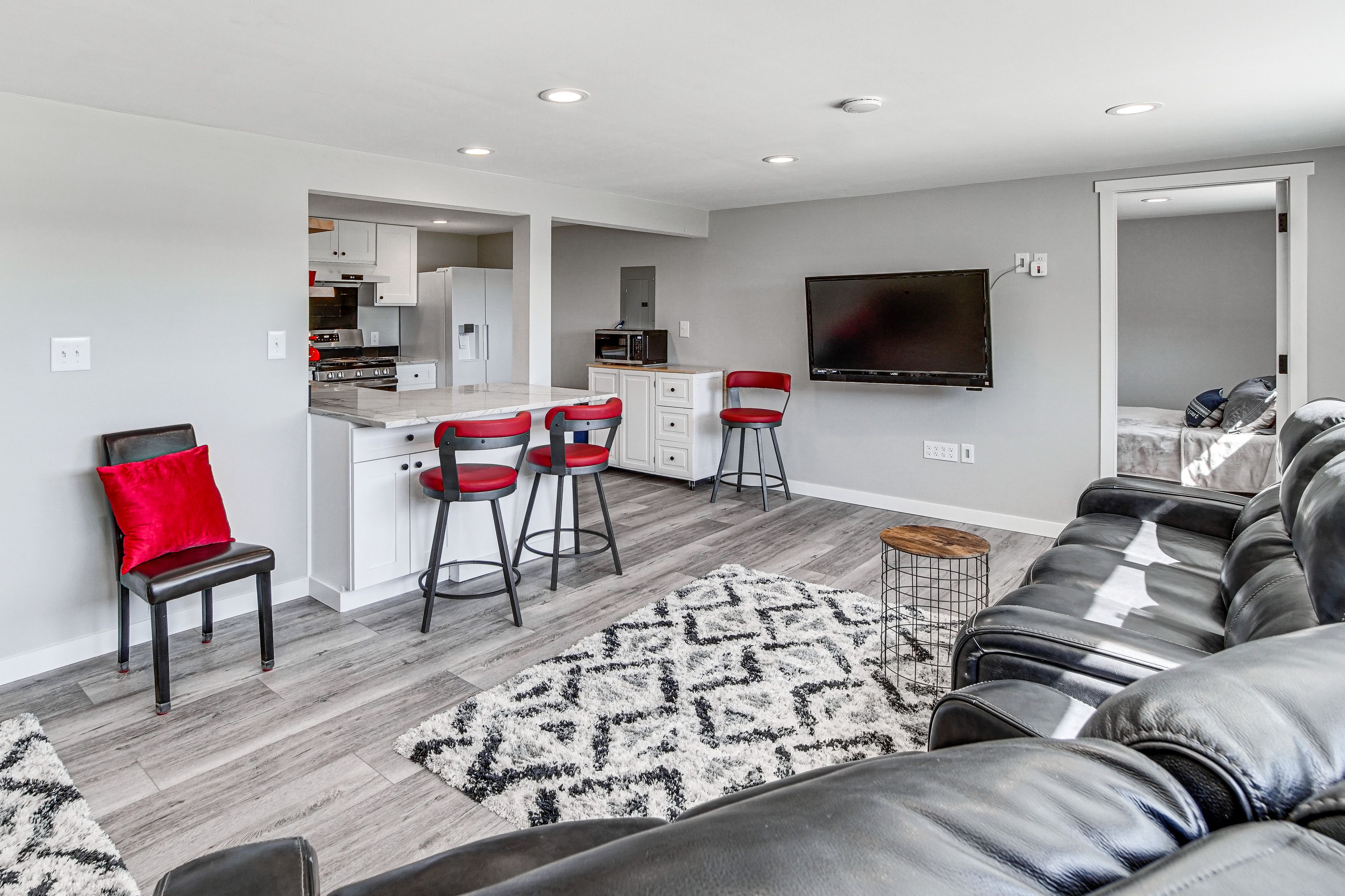 Downstairs Living Room | Lower Level | Smart TV w/ Cable