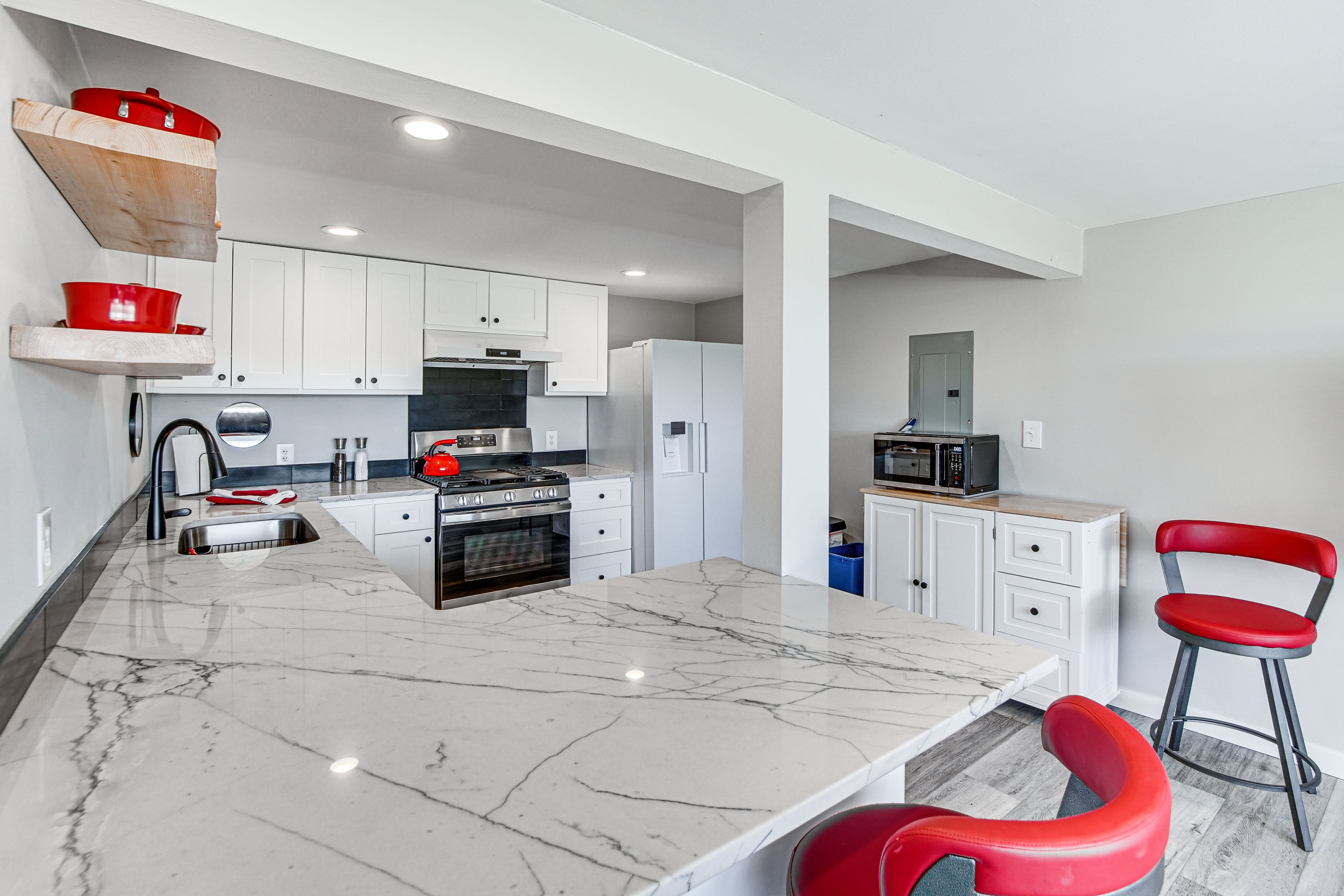 Downstairs Kitchen | Lower Level | Microwave | Dishwasher