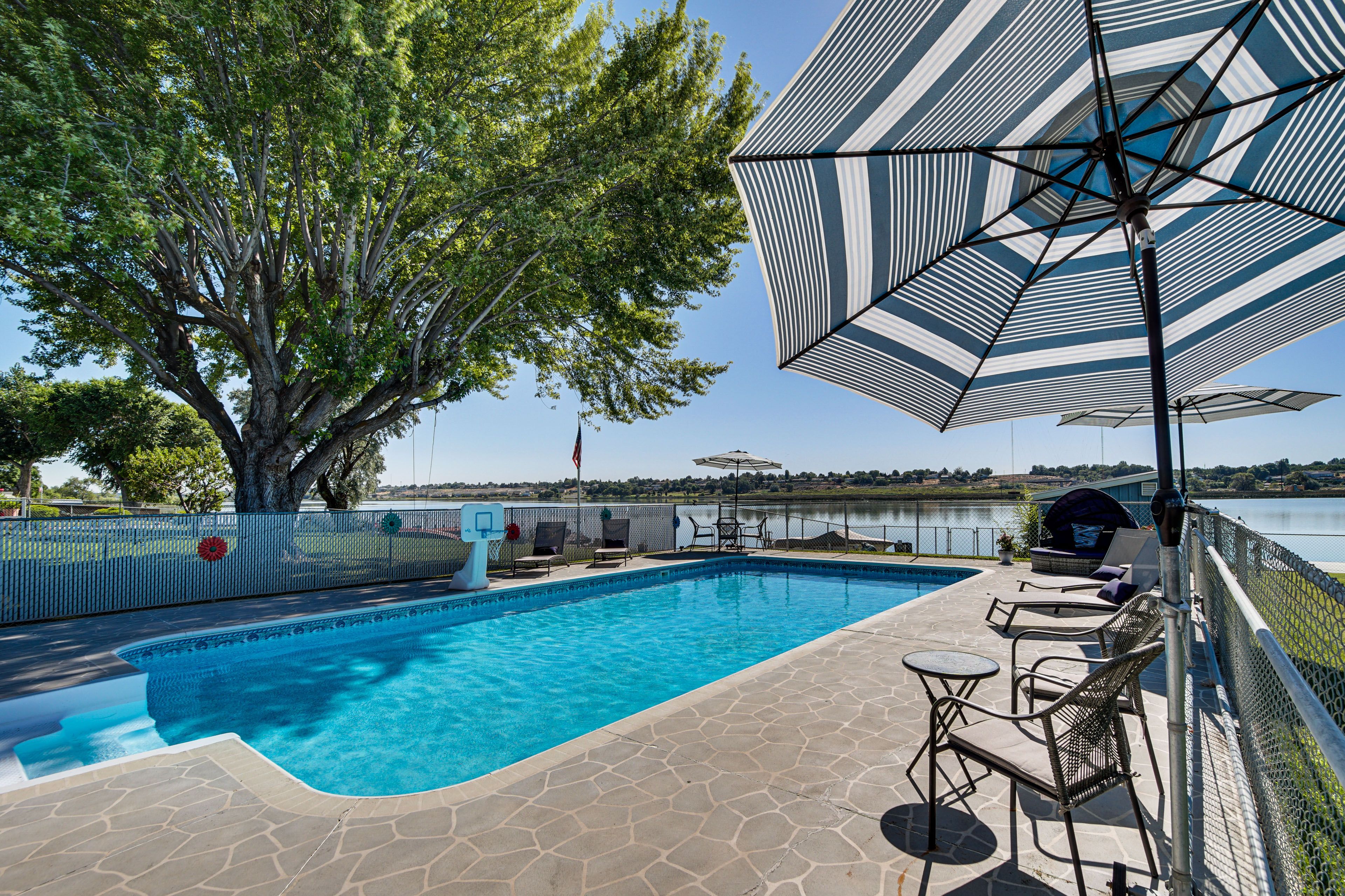Moses Lake Vacation Rental | 5BR | 3BA | 2 Steps Required | 2,200 Sq Ft