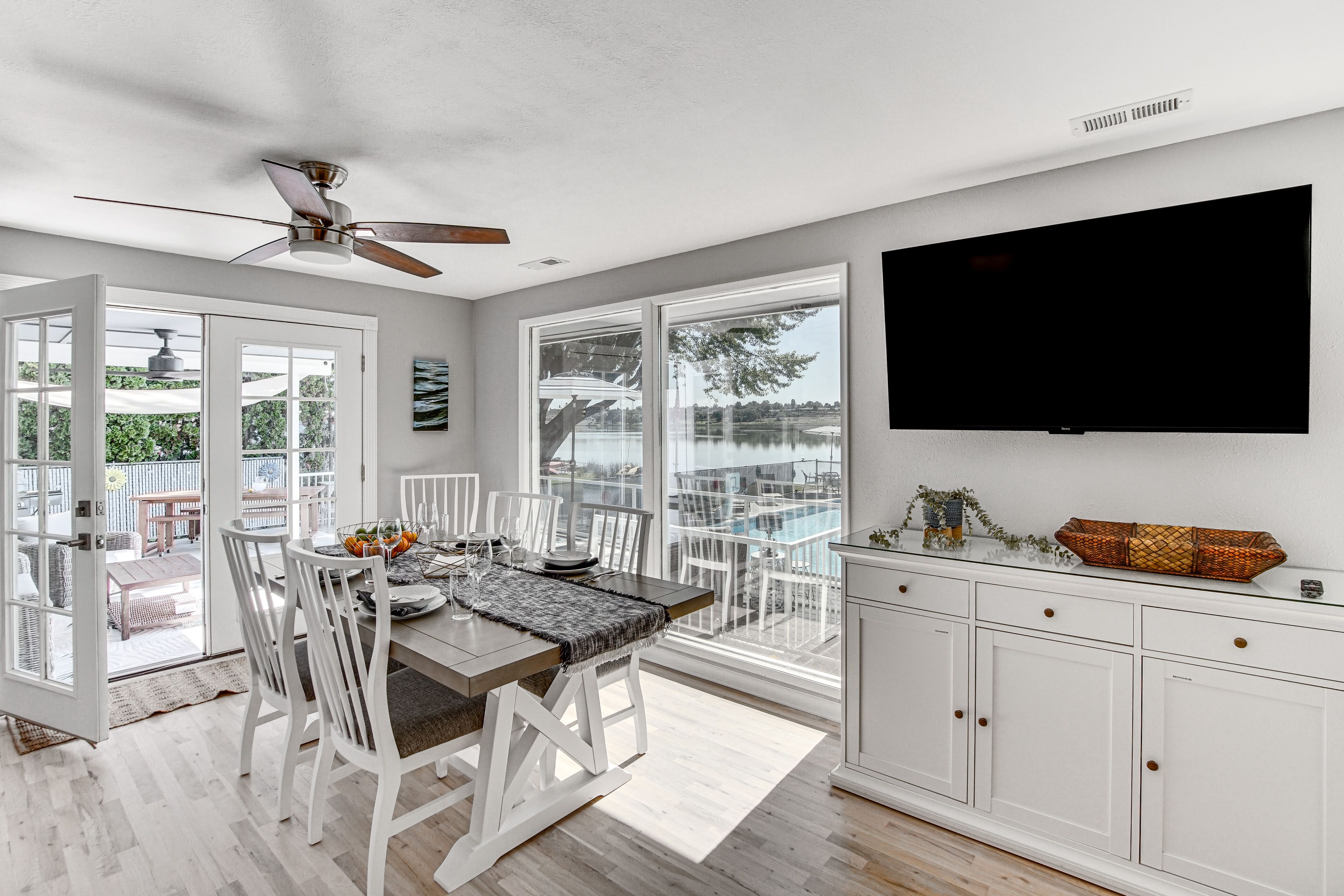 Dining Area | Main Level