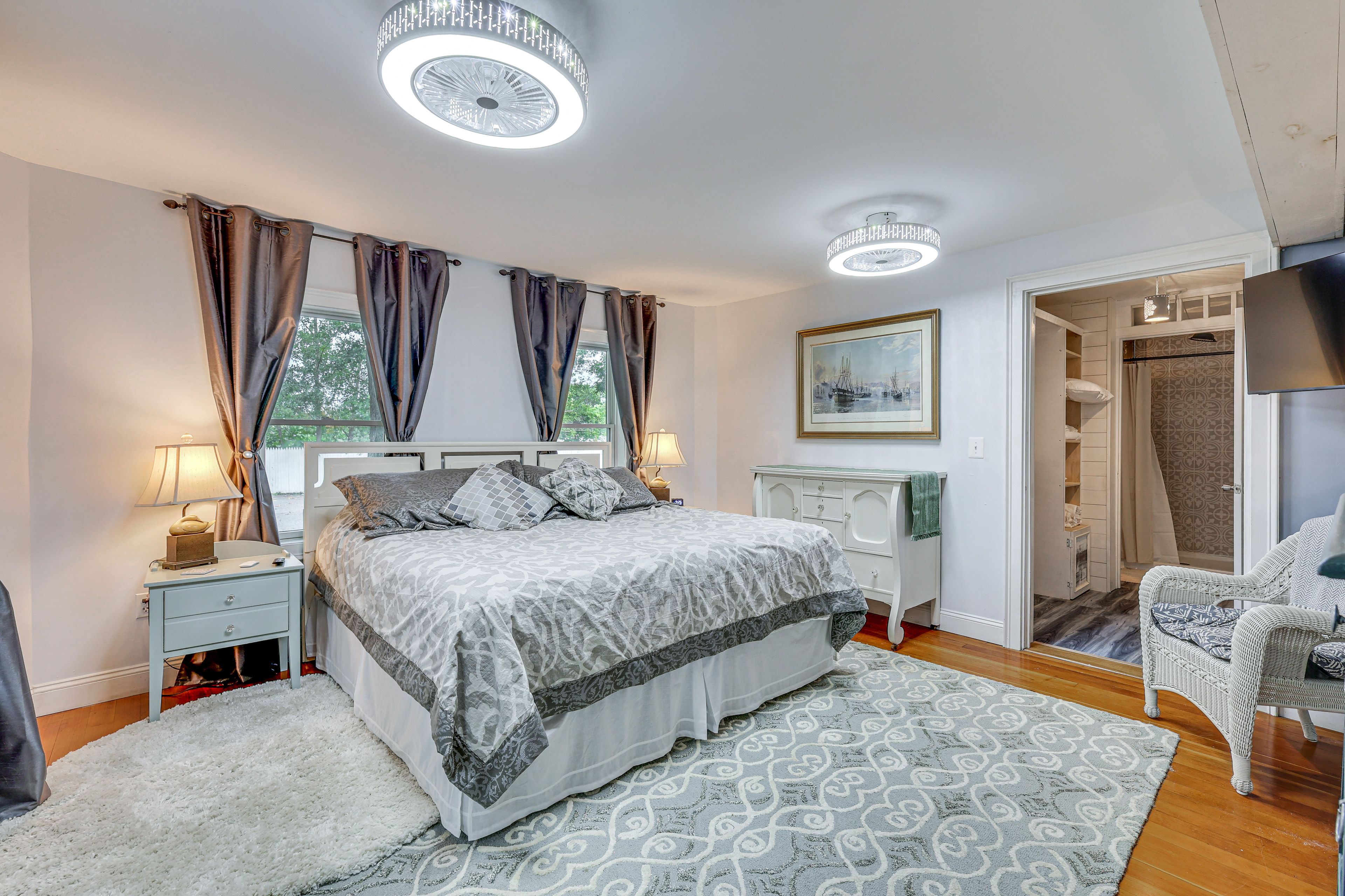 Bedroom 1 | 1st Floor | King Bed | Smart TV