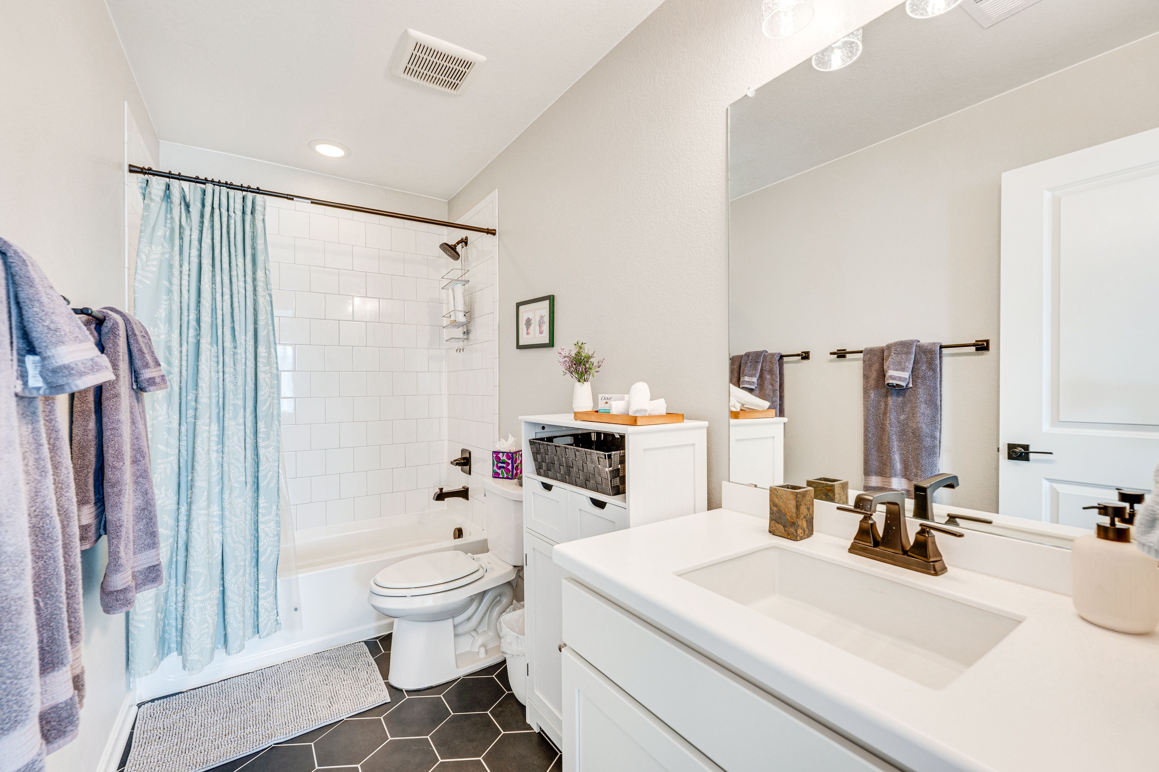 Full Bathroom | 2nd Floor