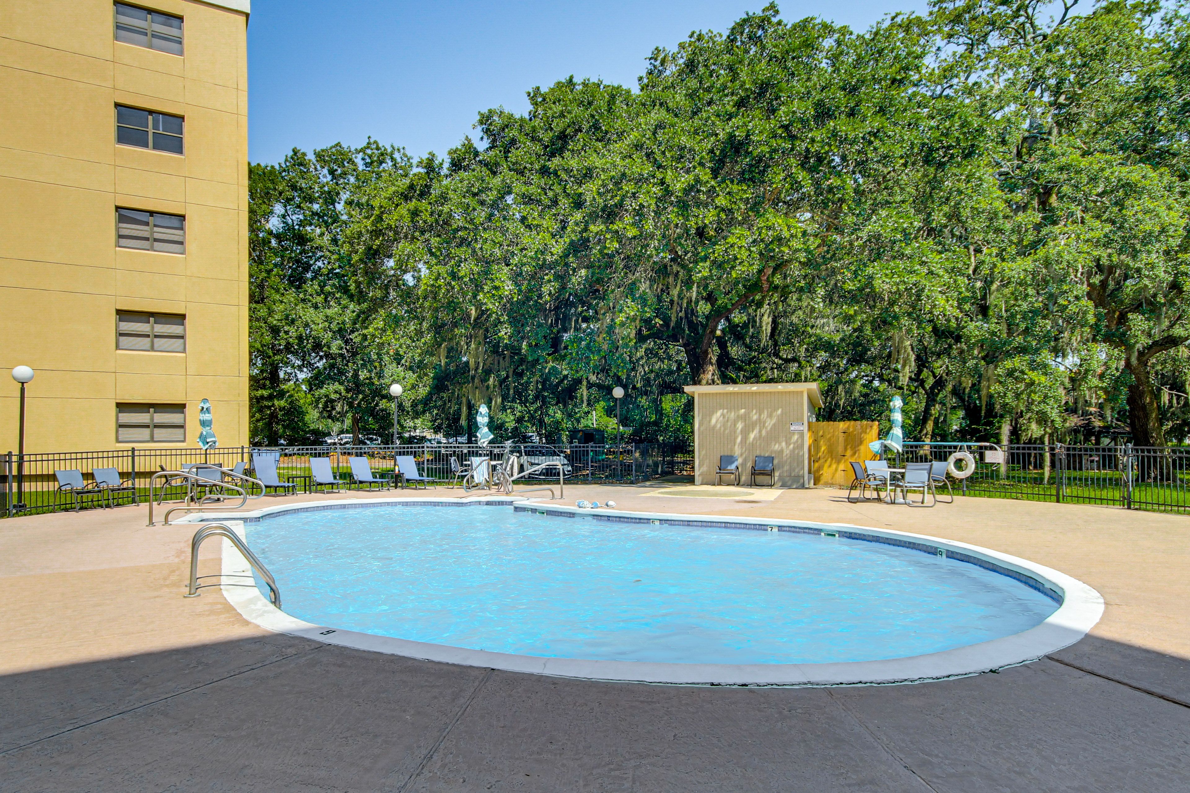 Community Amenities | Outdoor Pool