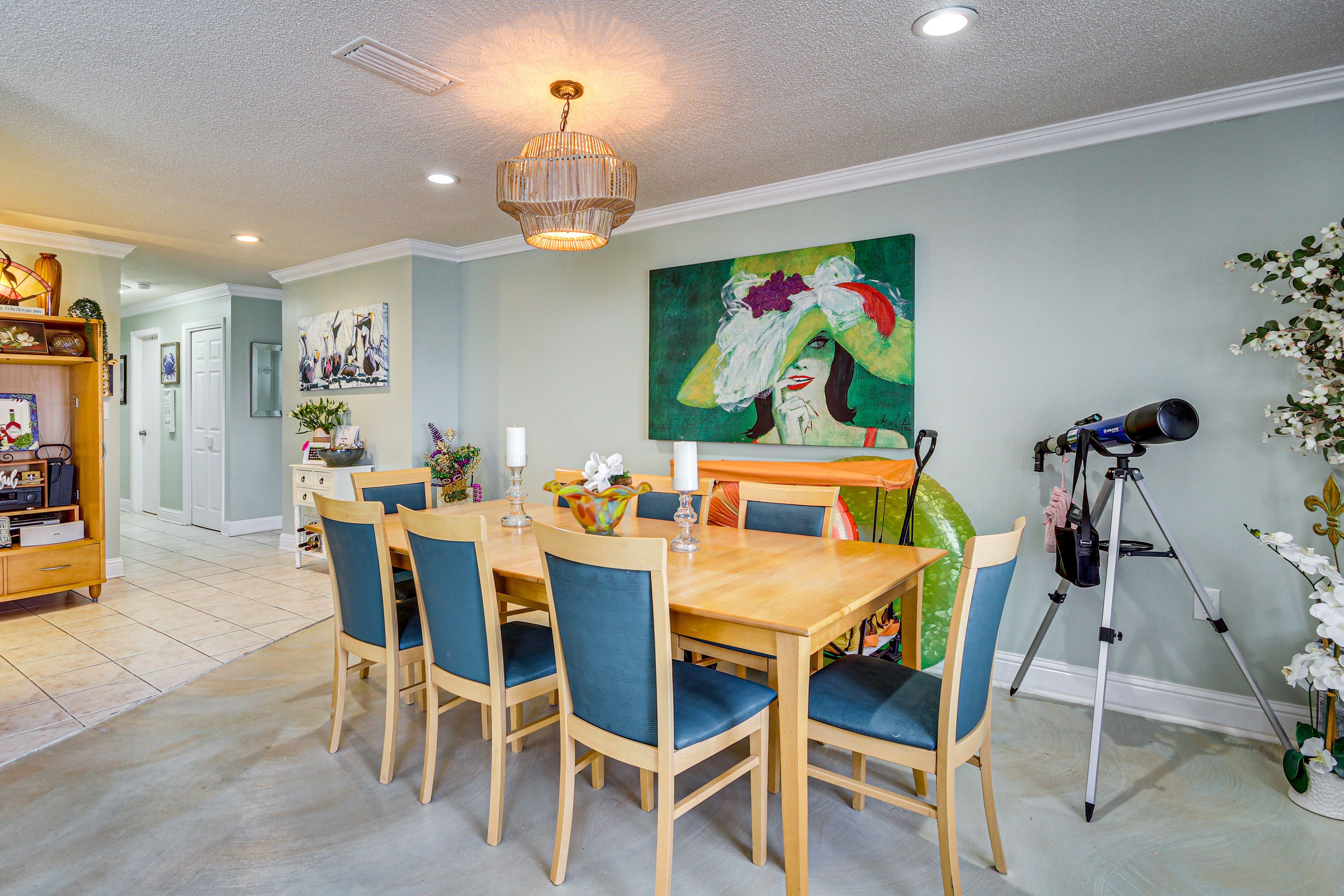 Dining Area | Dishes & Flatware Provided